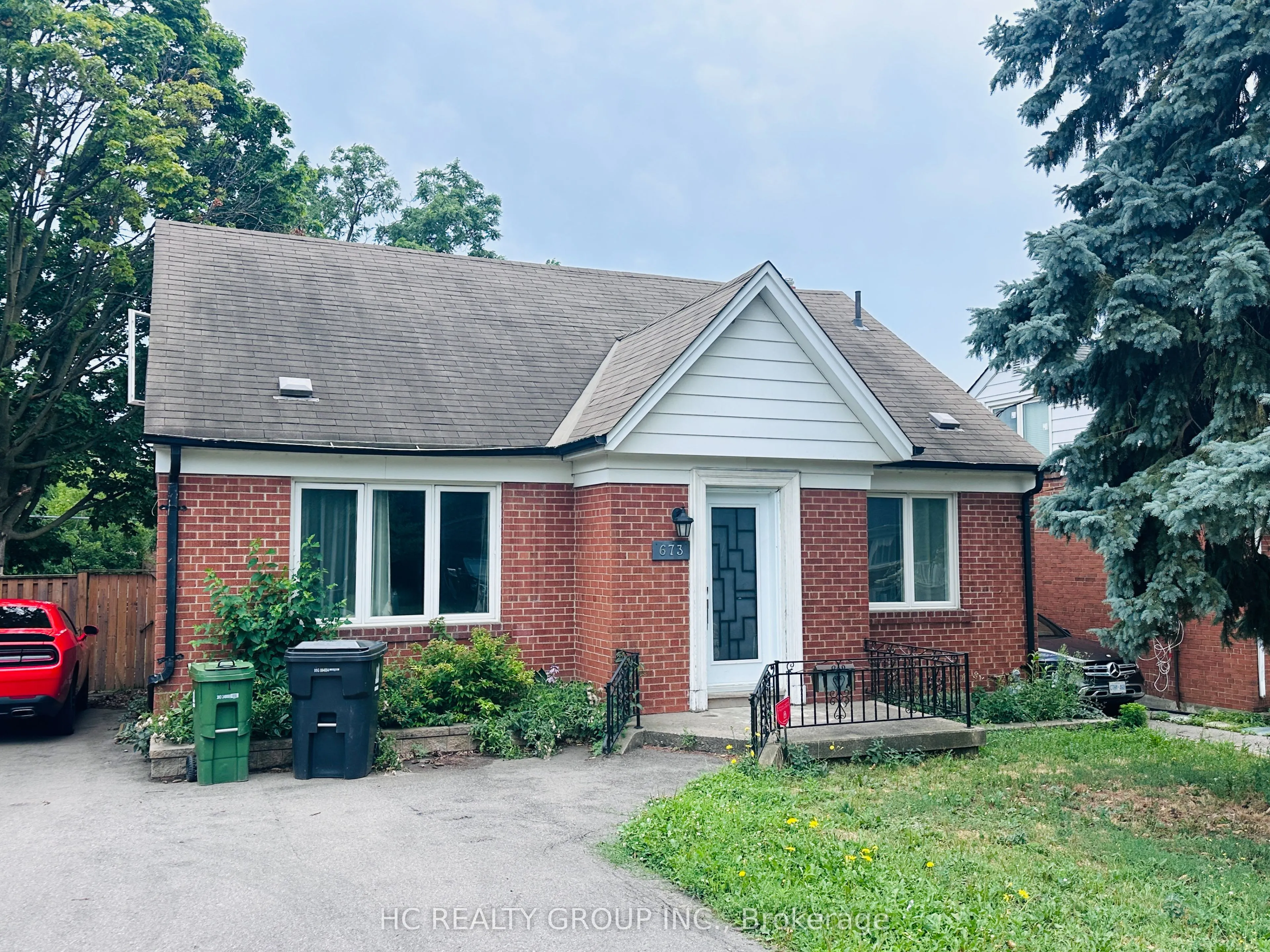 673 Glengrove Avenue W