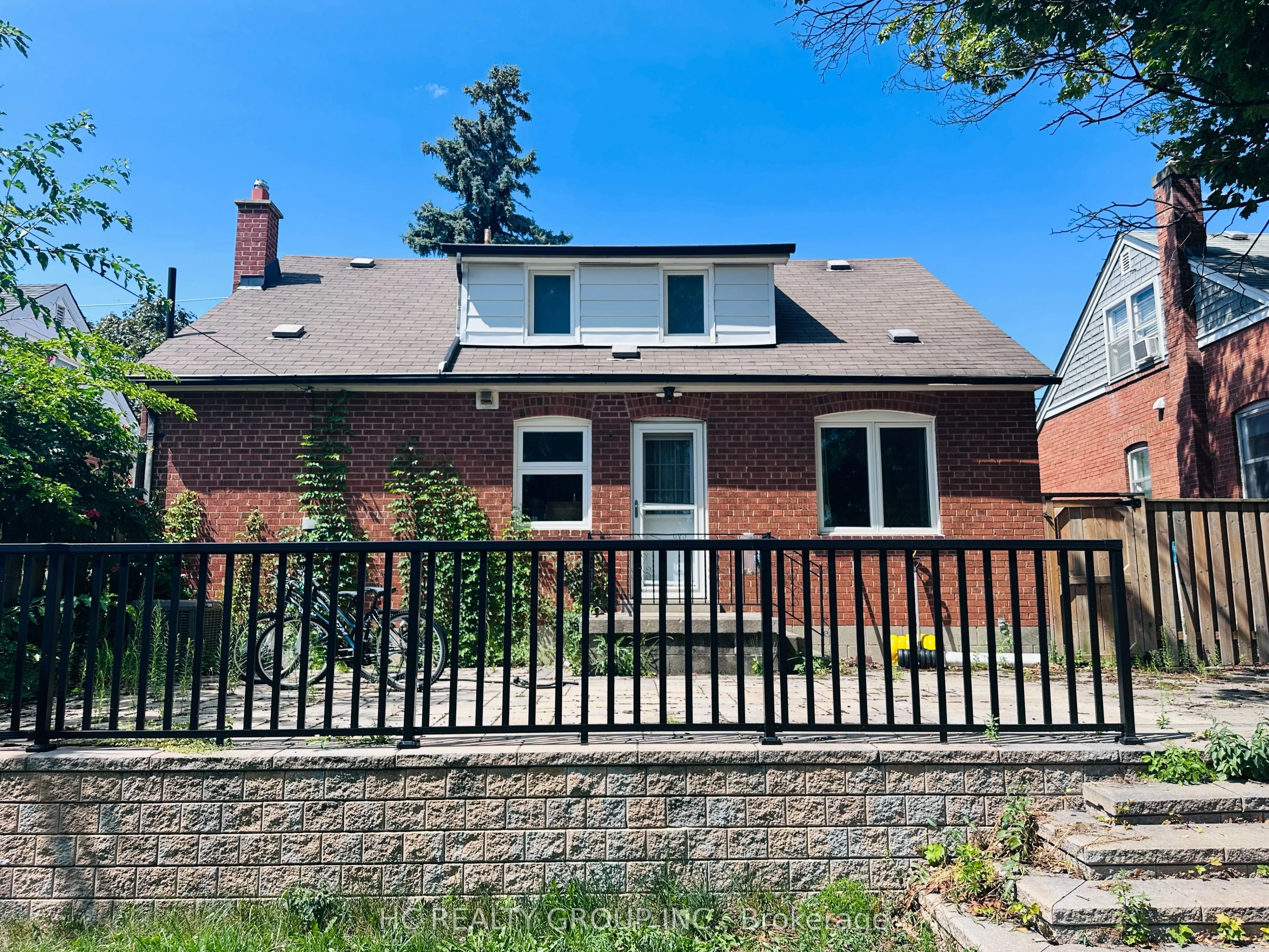 673 Glengrove Avenue W