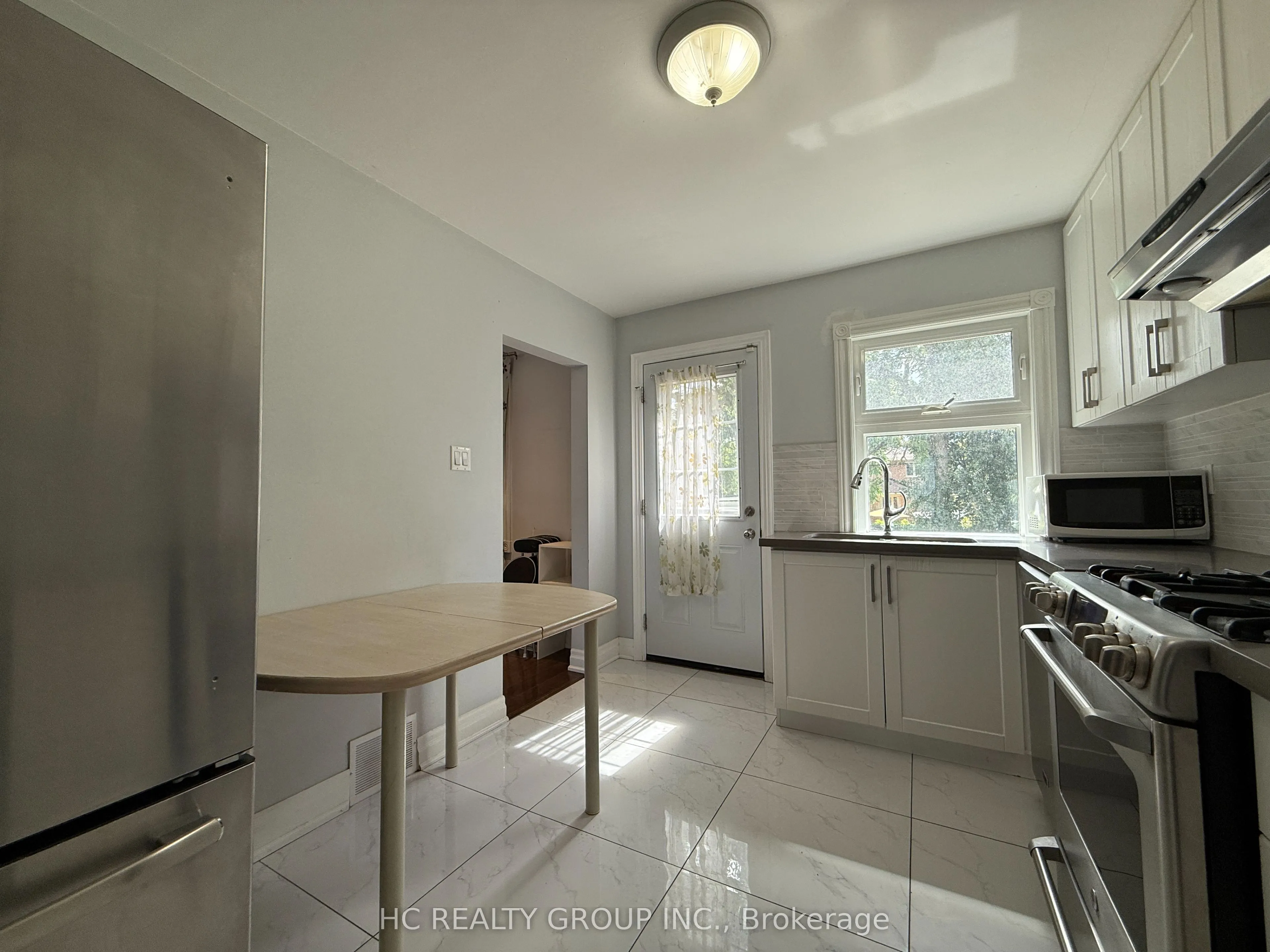 673 Glengrove Avenue W