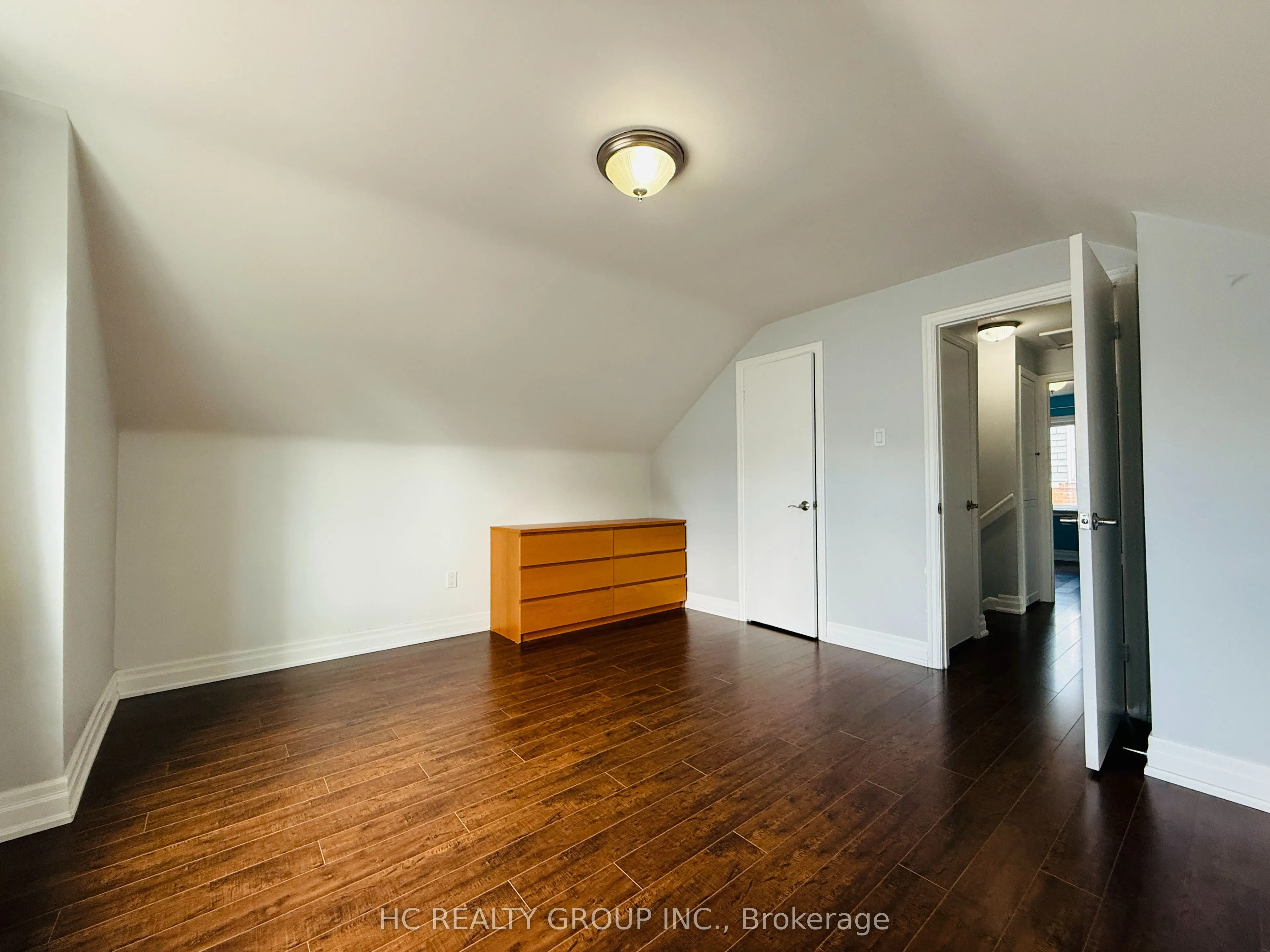 673 Glengrove Avenue W