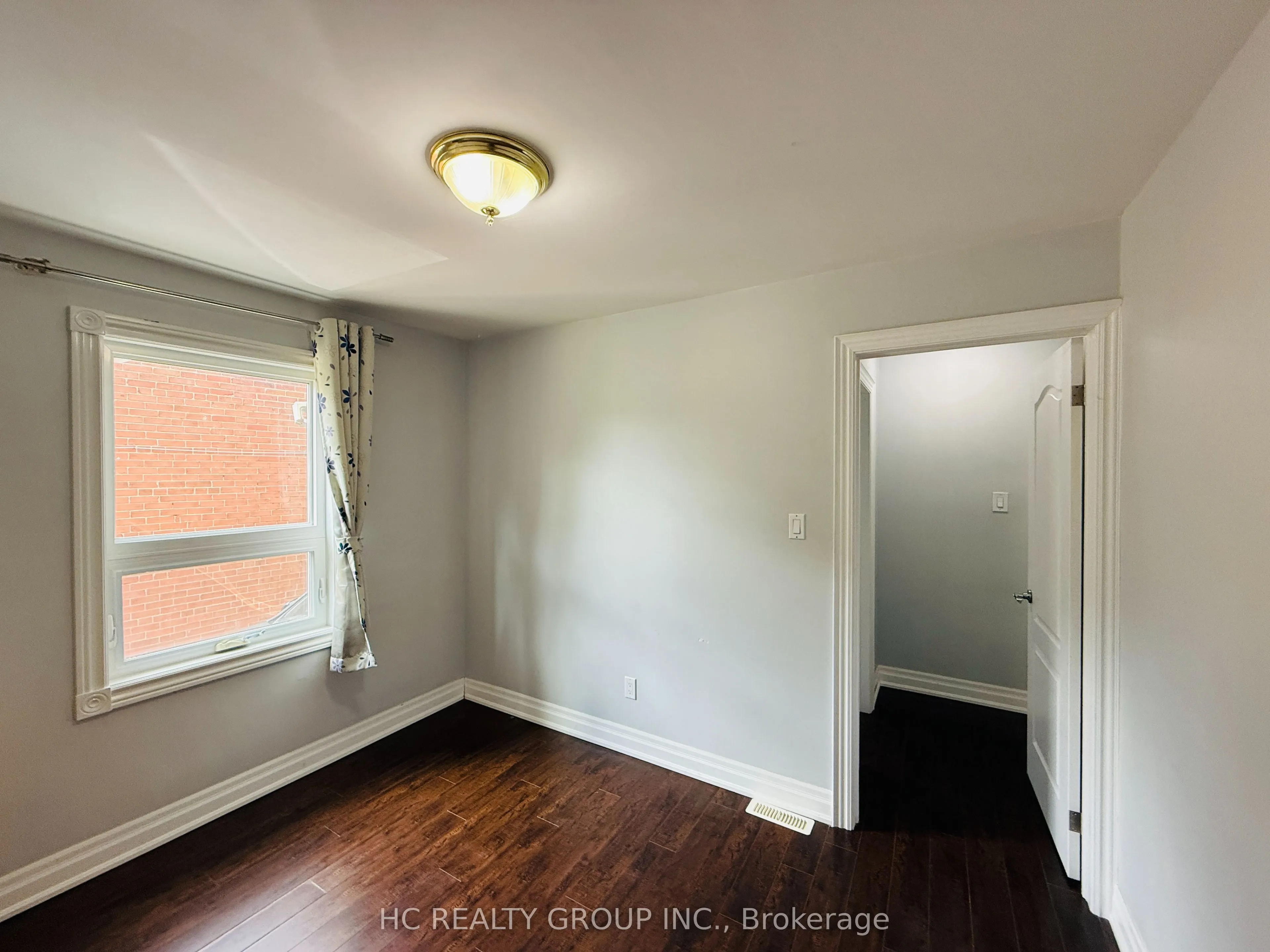 673 Glengrove Avenue W