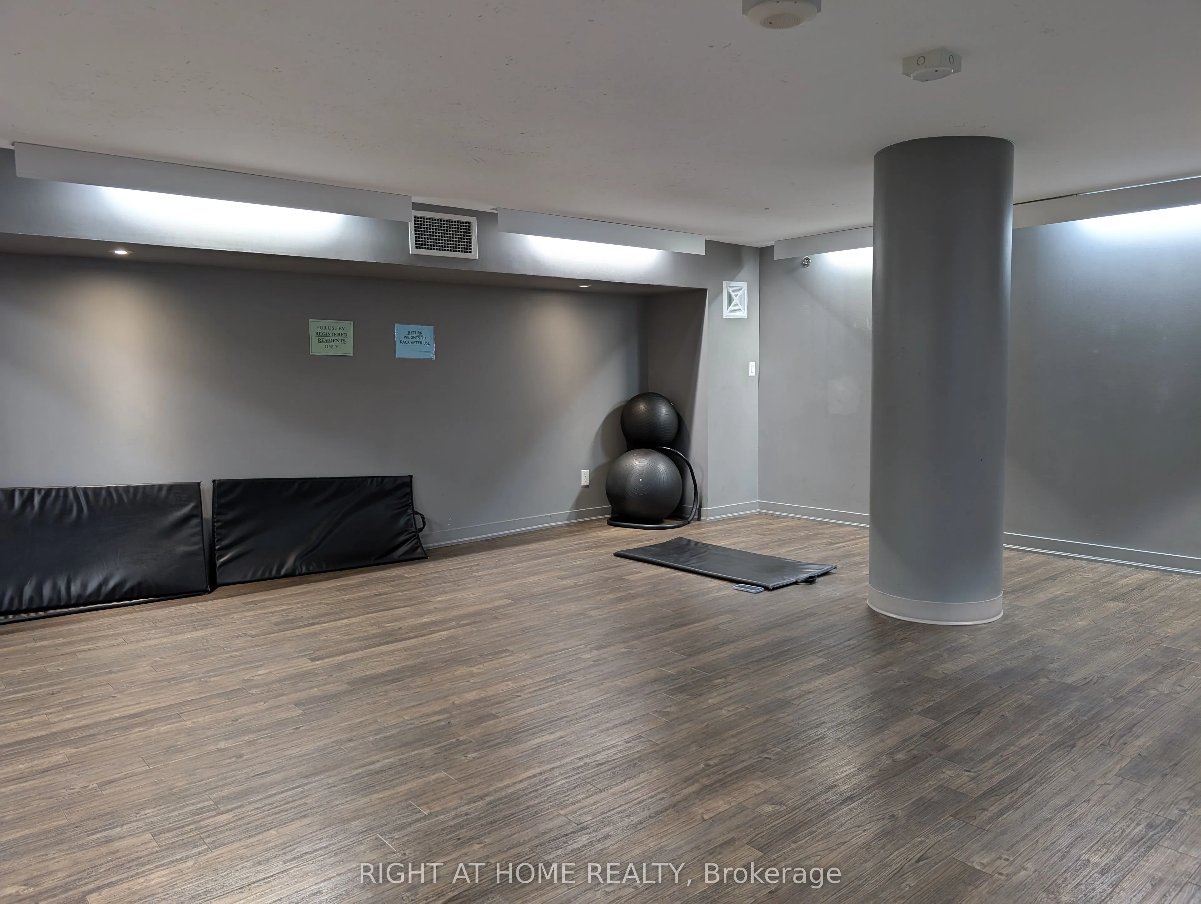 38 Joe Shuster Way, #825