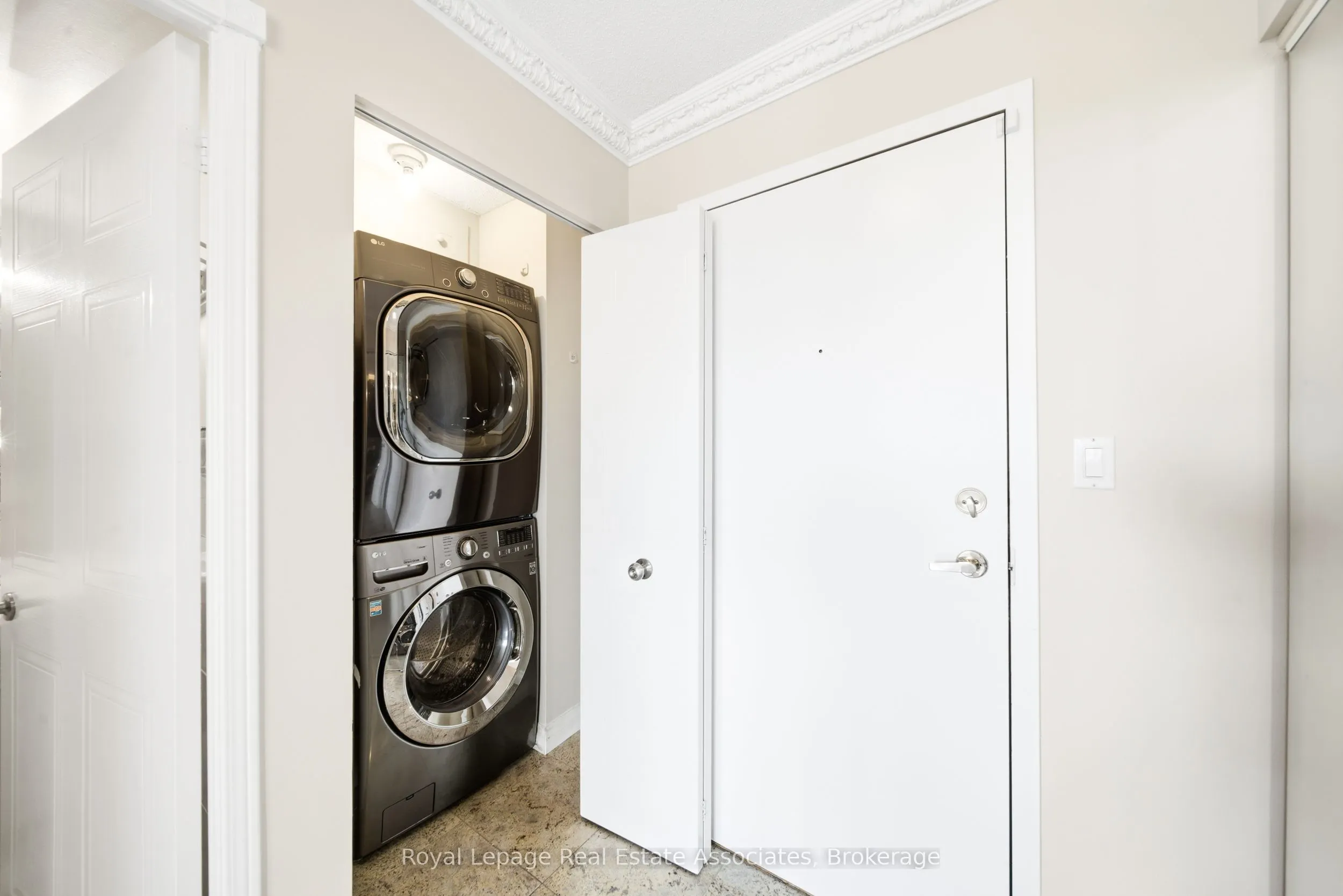135 Hillcrest Avenue, #1507