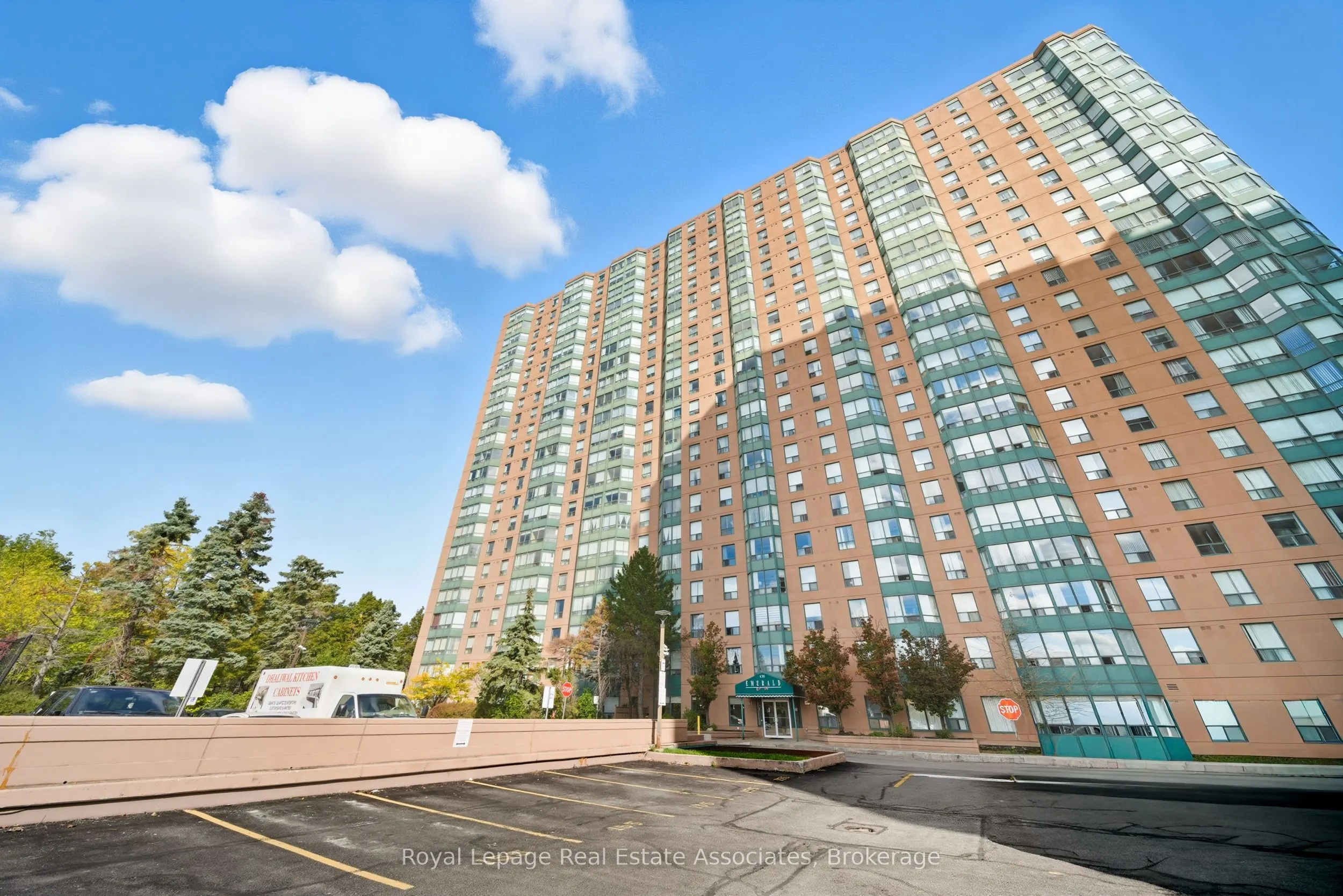 135 Hillcrest Avenue, #1507