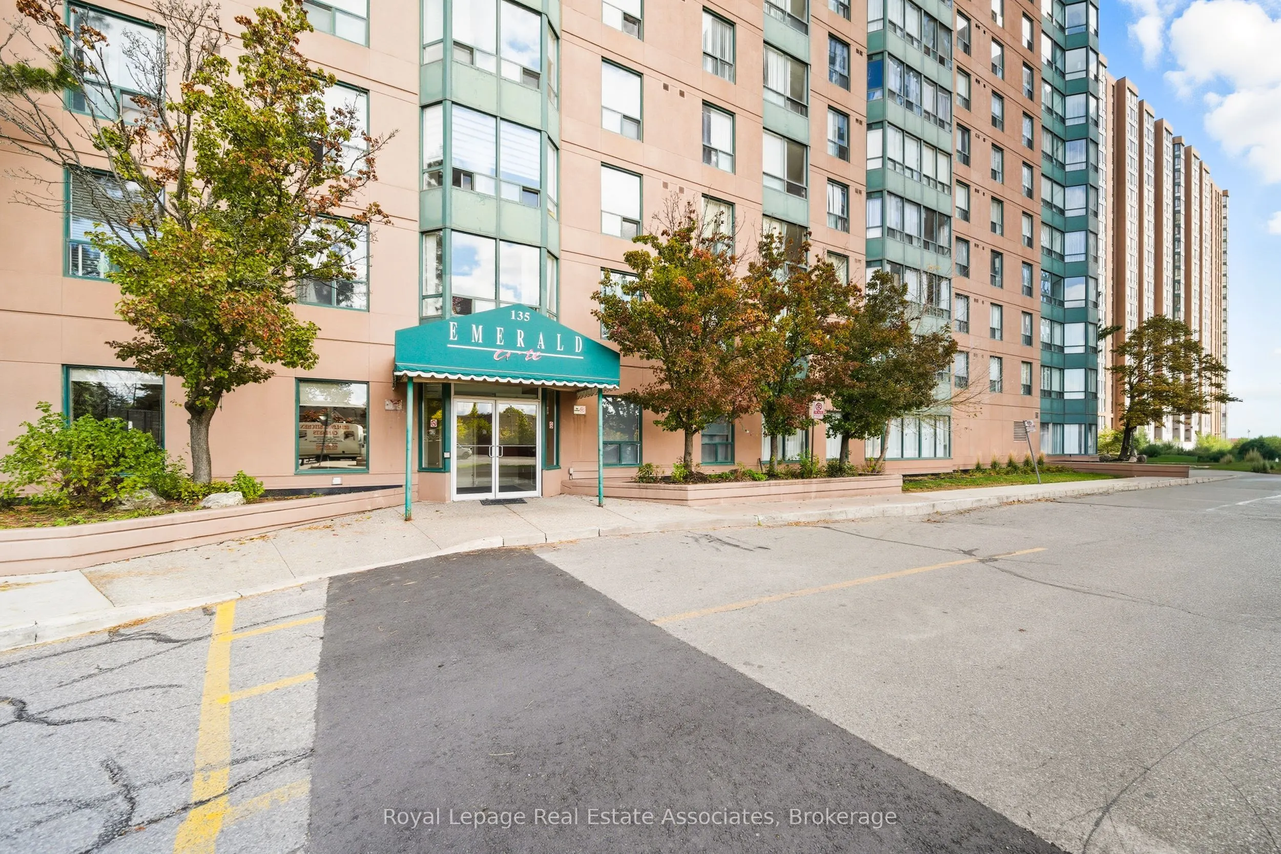 135 Hillcrest Avenue, #1507