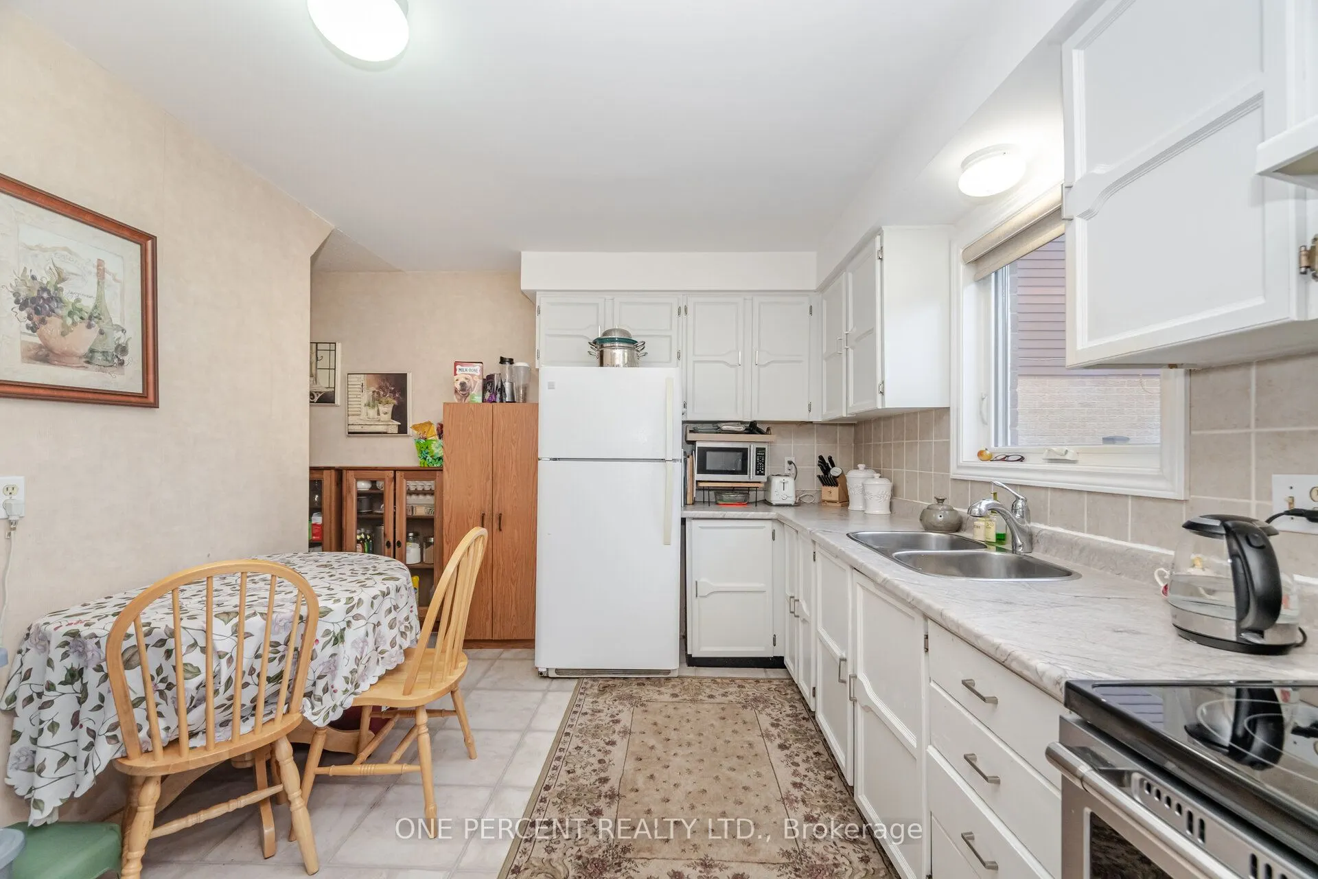 3256 3256 ANDERSON Crescent