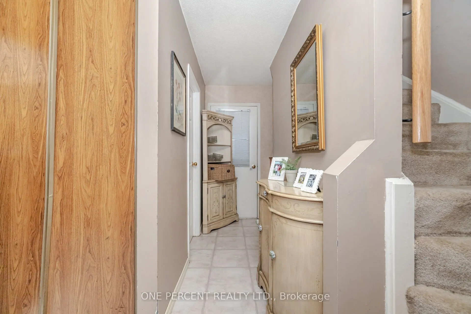 3256 3256 ANDERSON Crescent