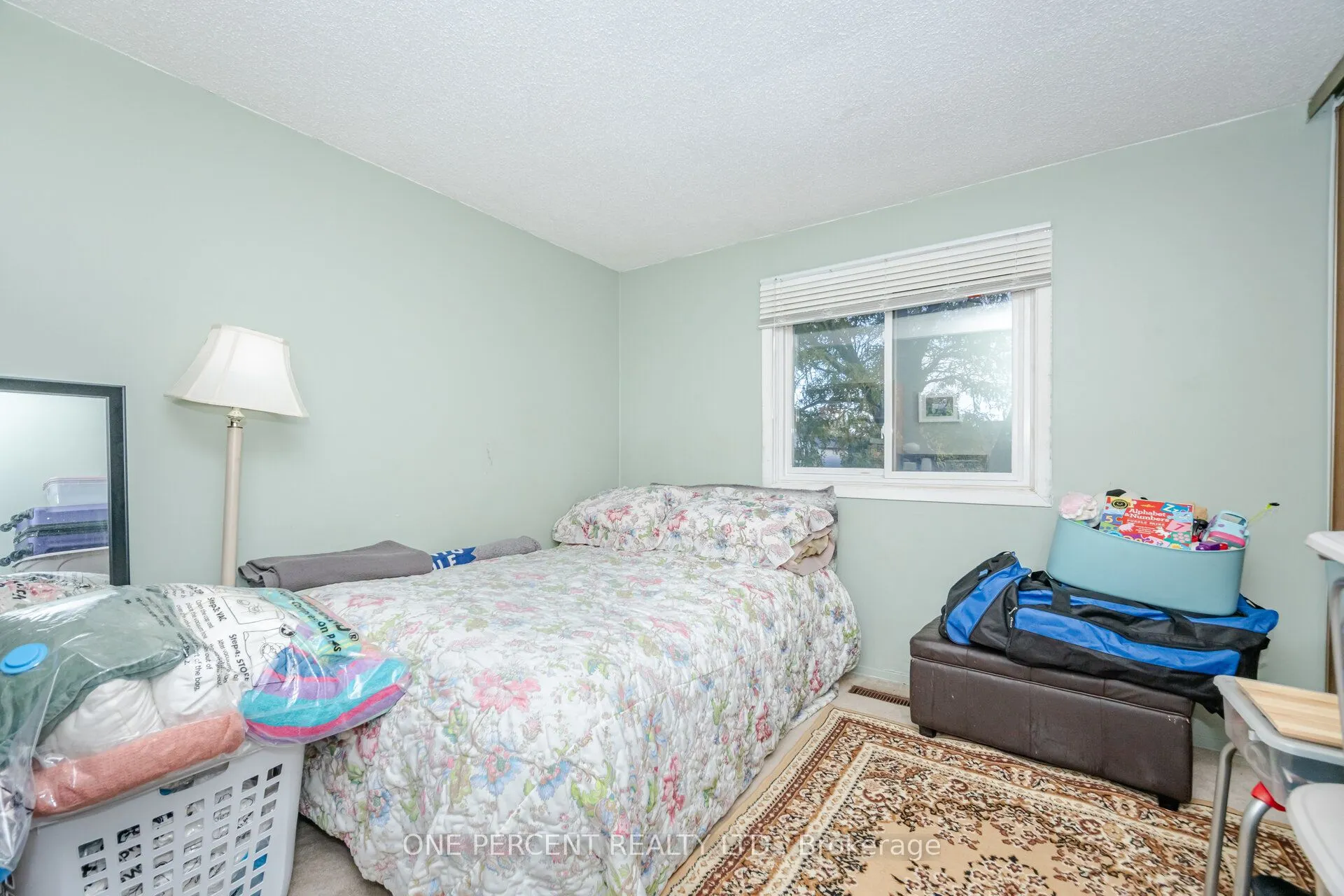 3256 3256 ANDERSON Crescent