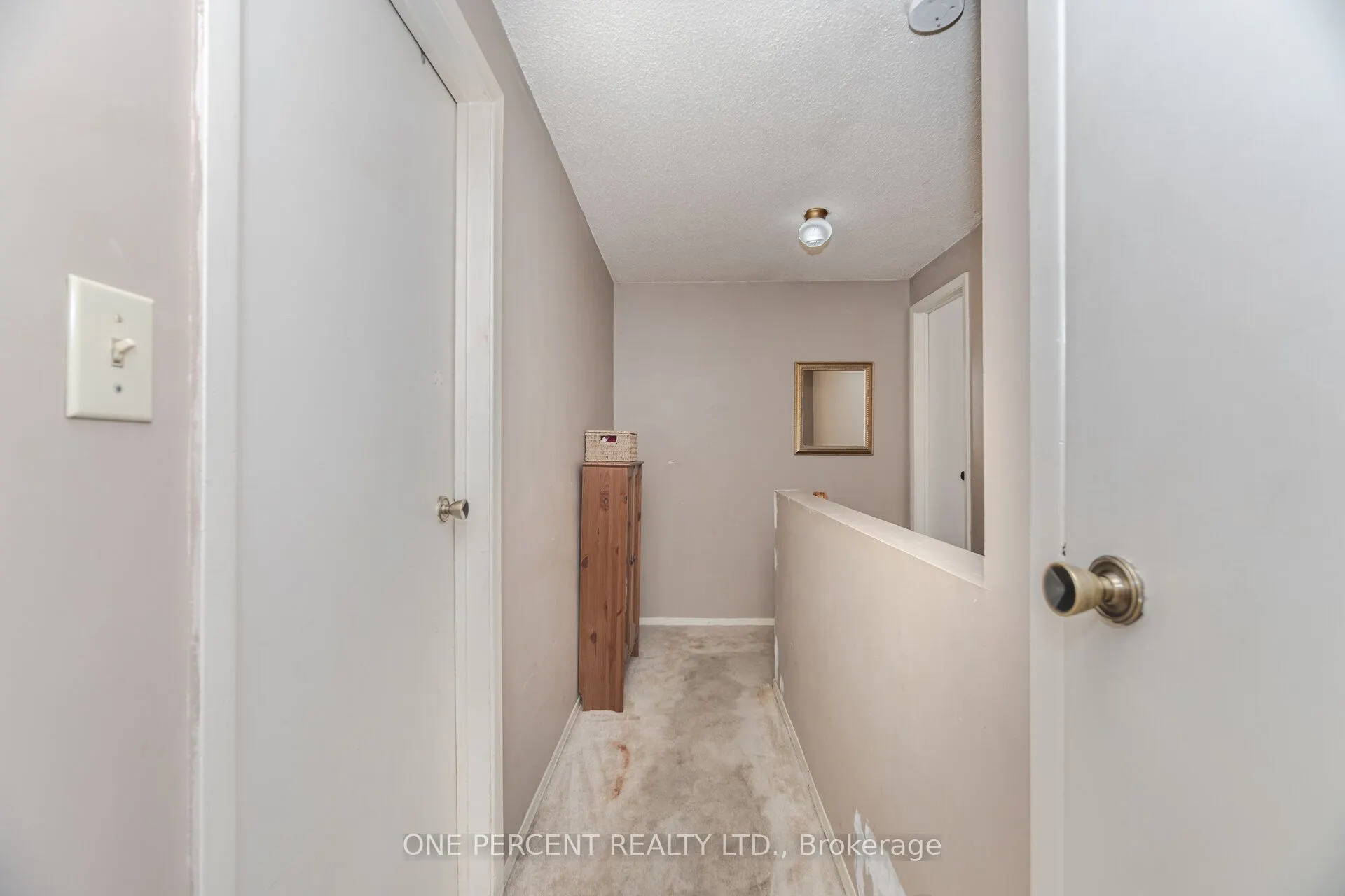 3256 3256 ANDERSON Crescent