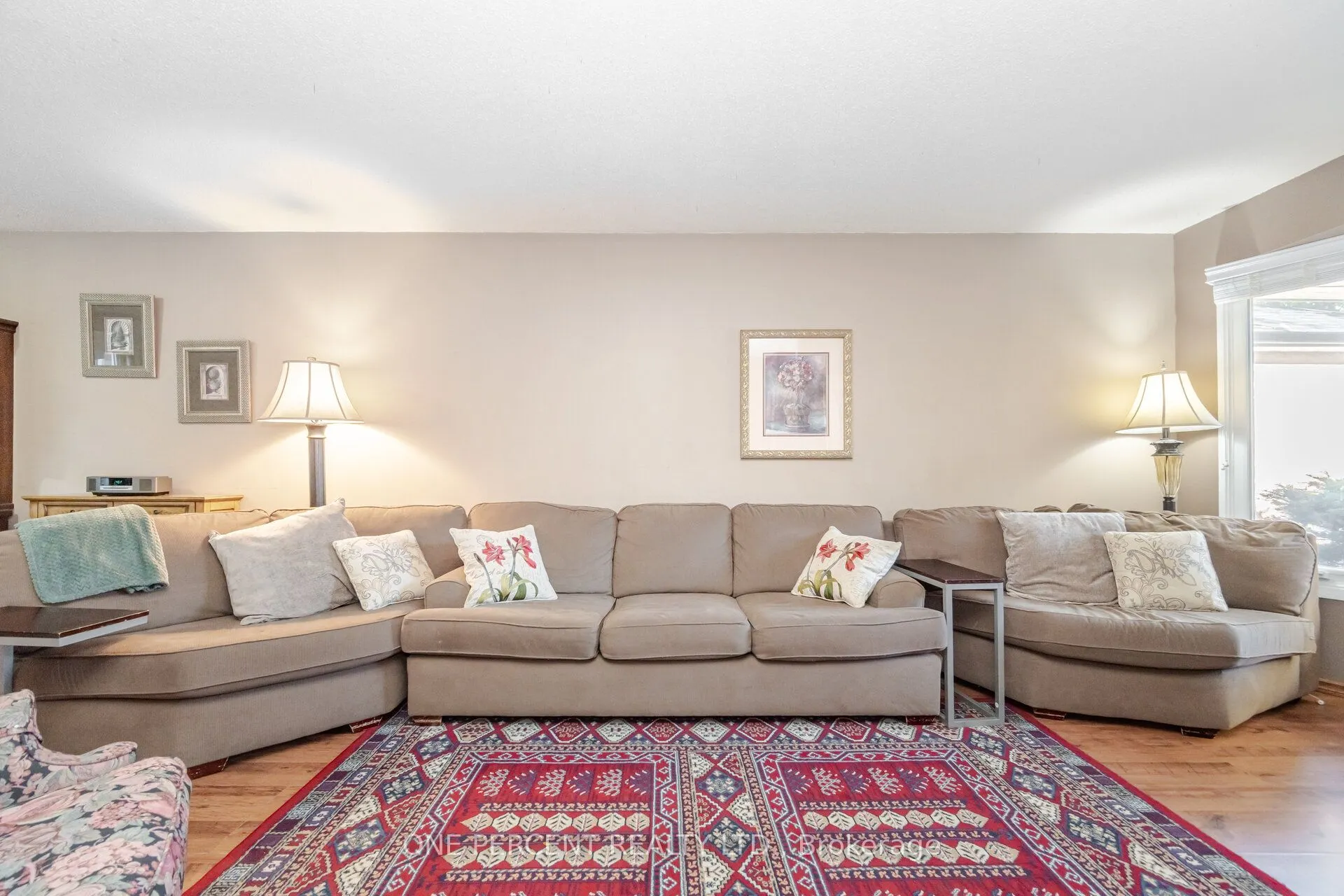 3256 3256 ANDERSON Crescent