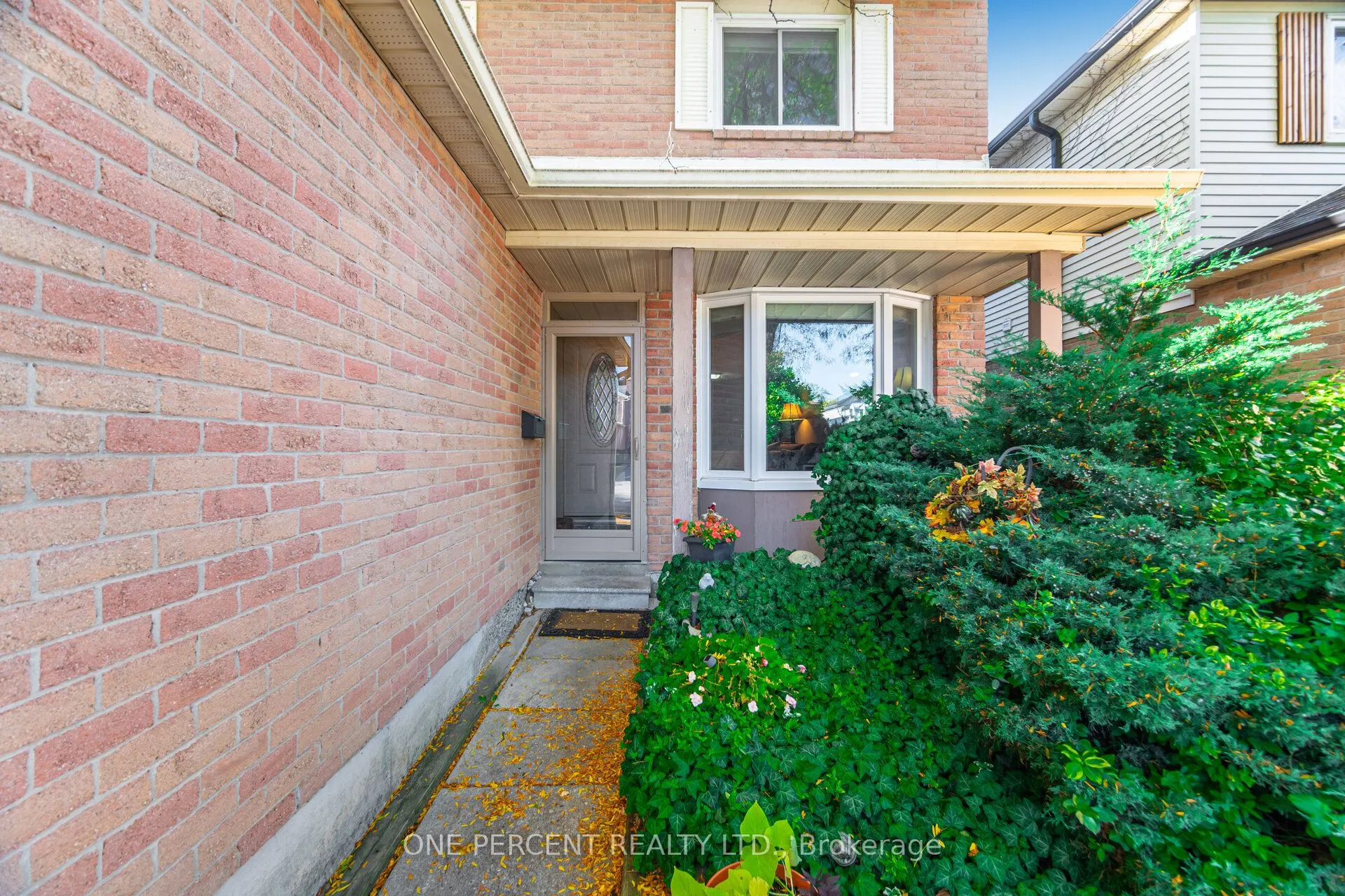 3256 3256 ANDERSON Crescent