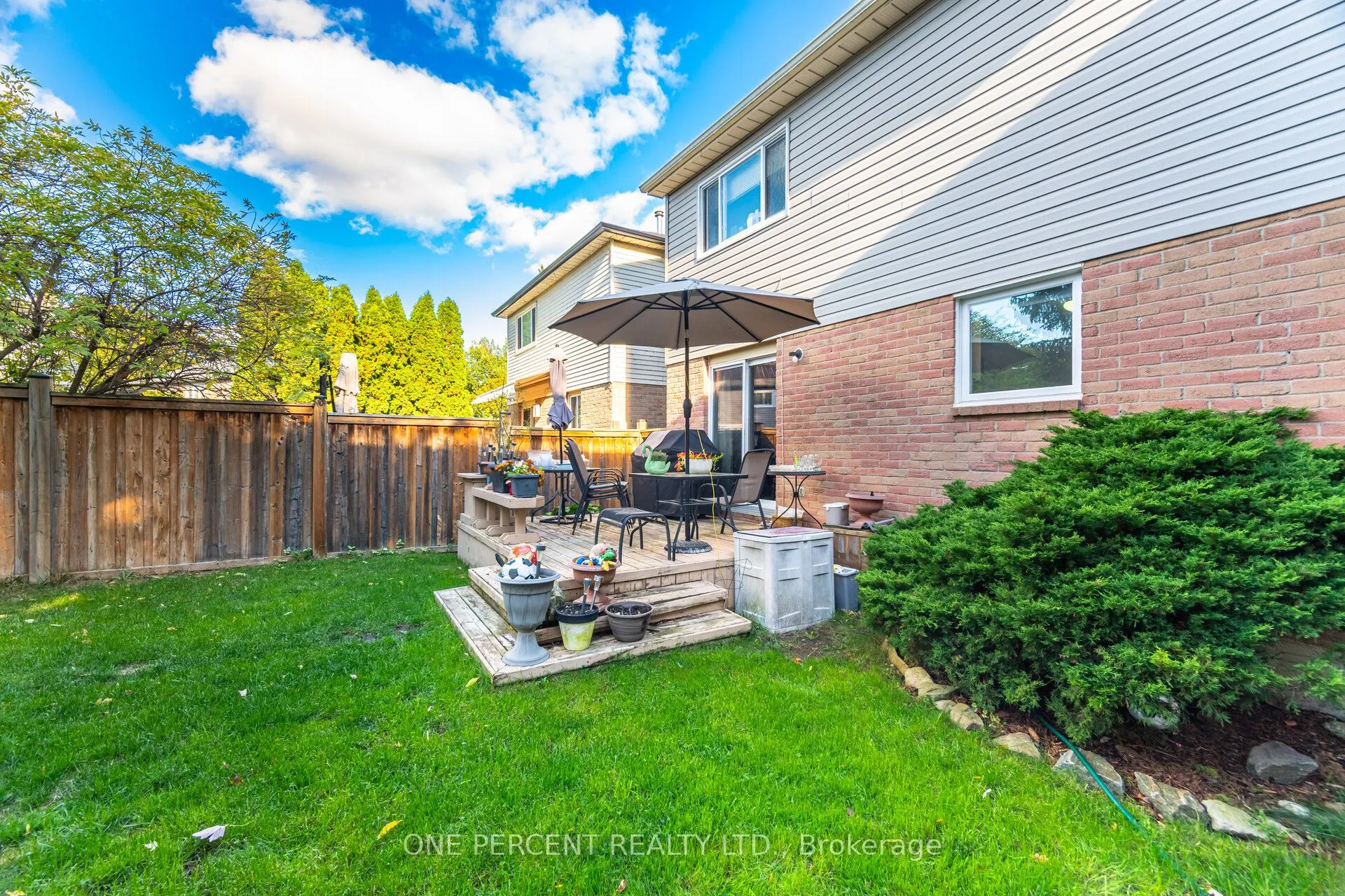 3256 3256 ANDERSON Crescent