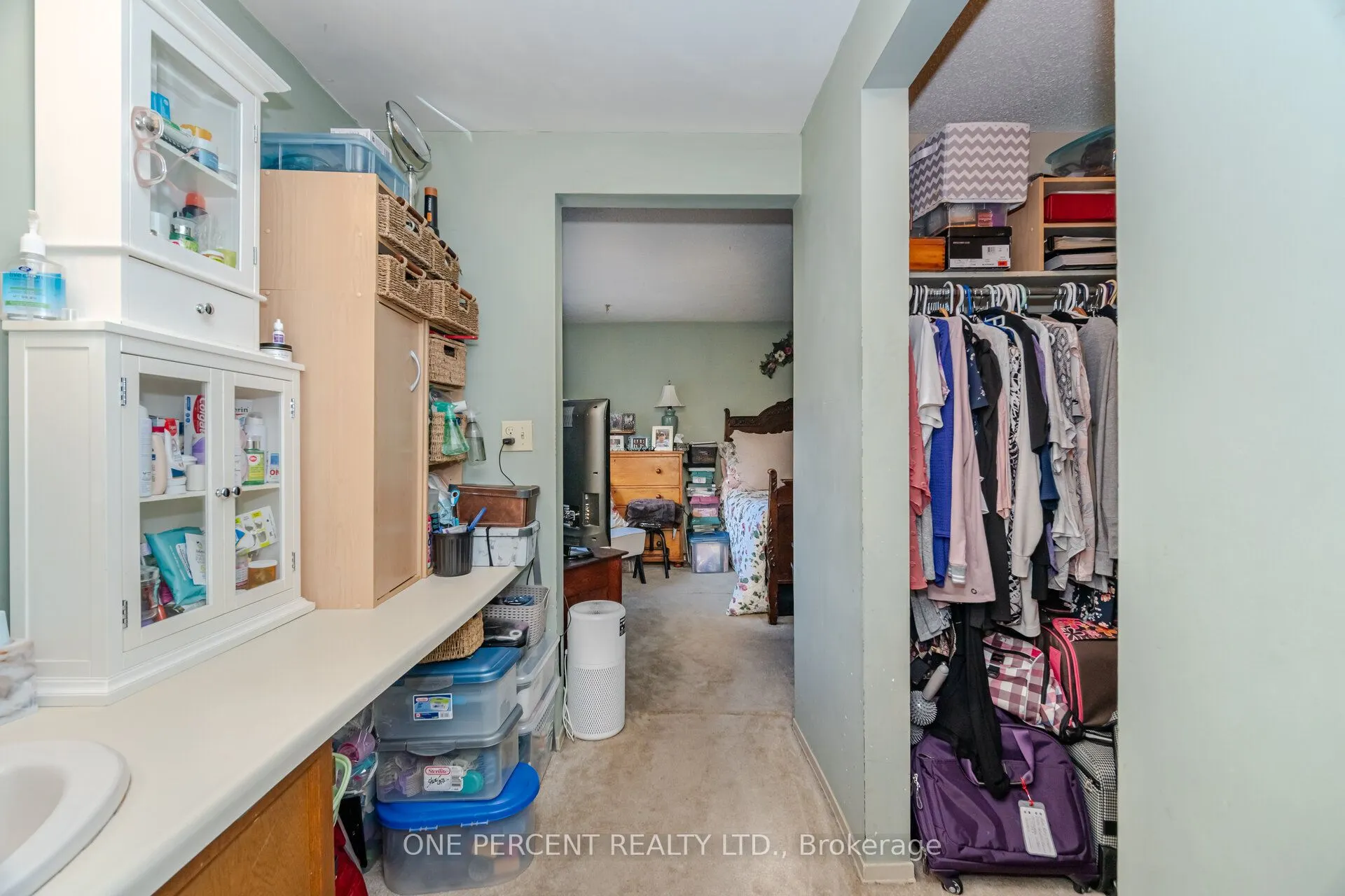 3256 3256 ANDERSON Crescent