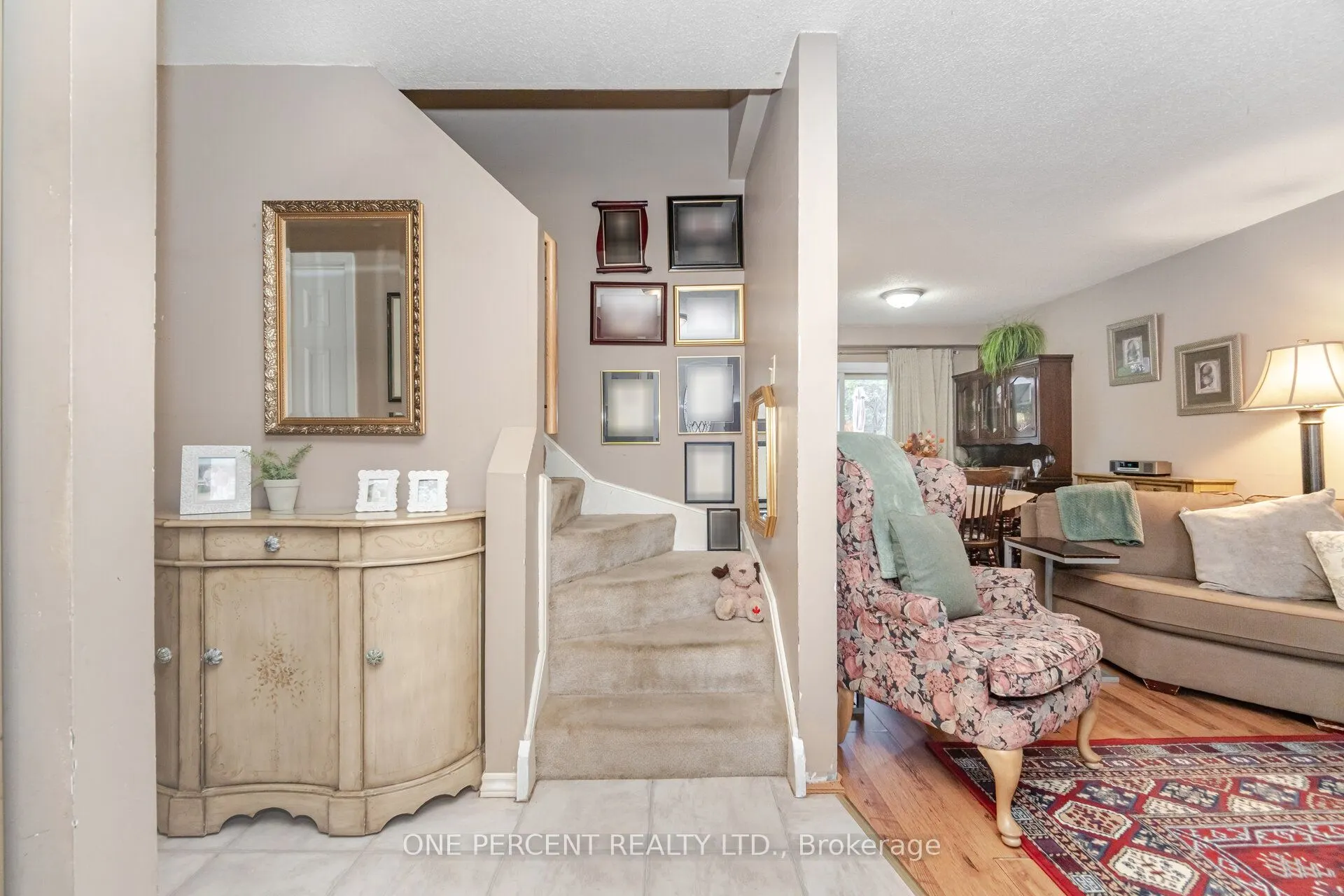 3256 3256 ANDERSON Crescent