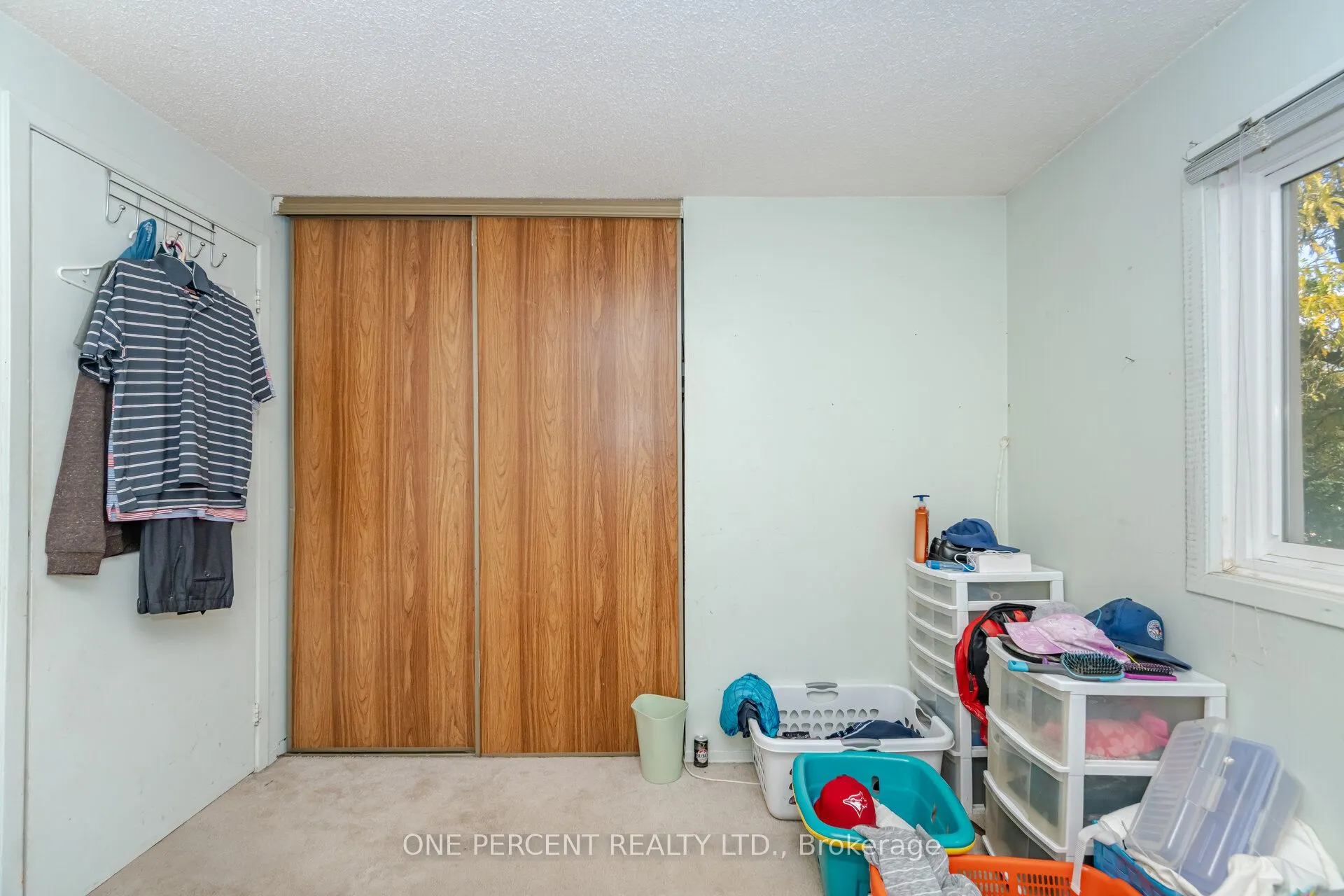 3256 3256 ANDERSON Crescent