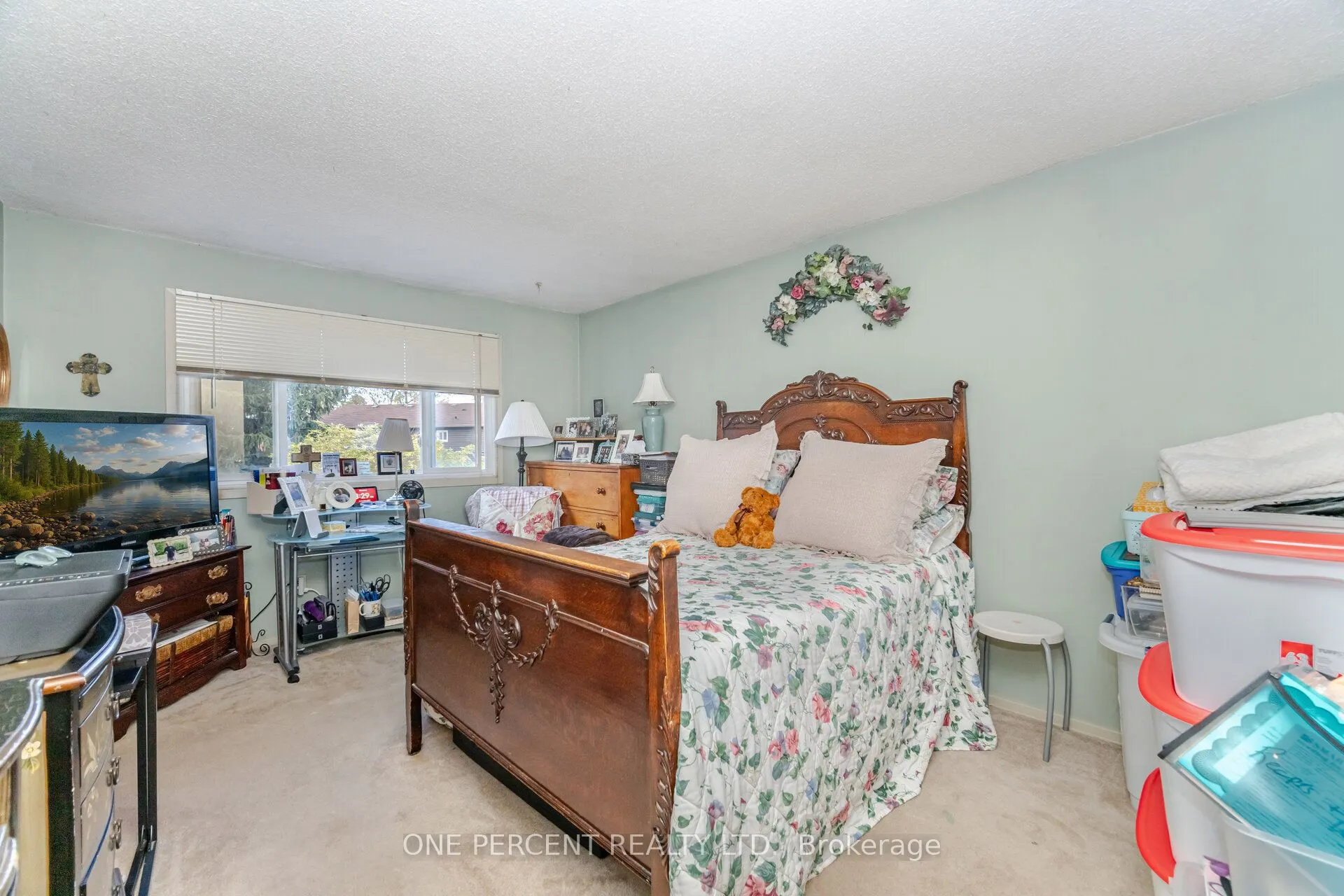 3256 3256 ANDERSON Crescent