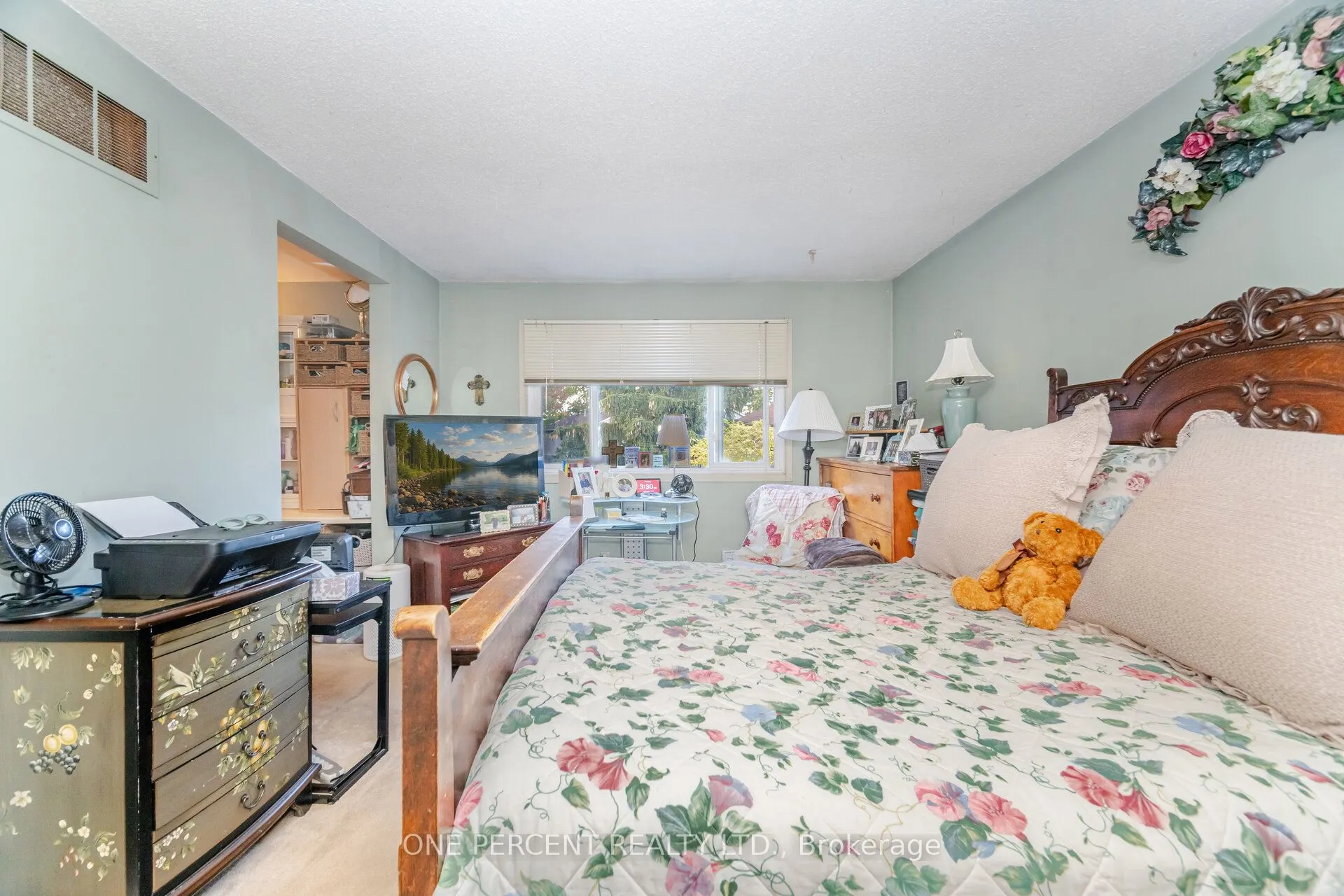 3256 3256 ANDERSON Crescent
