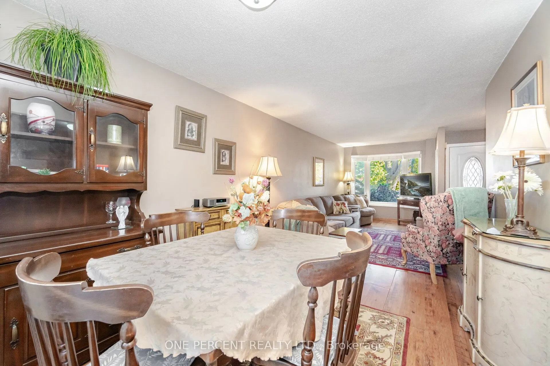 3256 3256 ANDERSON Crescent