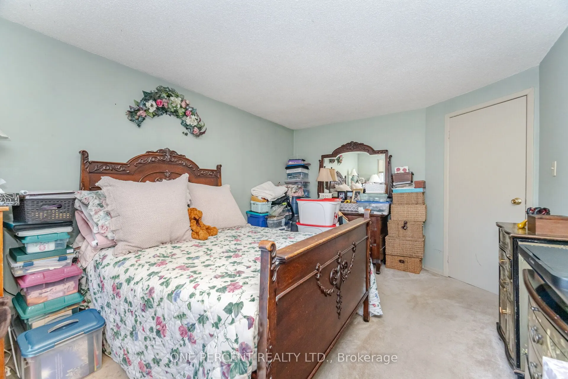 3256 3256 ANDERSON Crescent