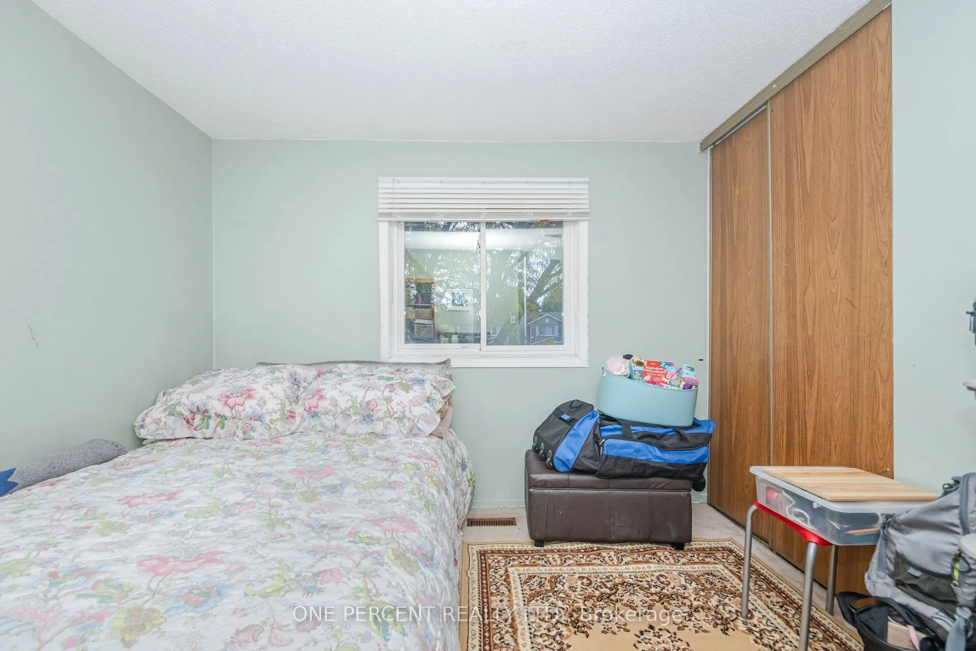 3256 3256 ANDERSON Crescent