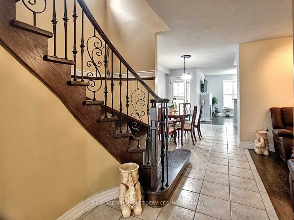 28 Mannel Crescent, #Upper