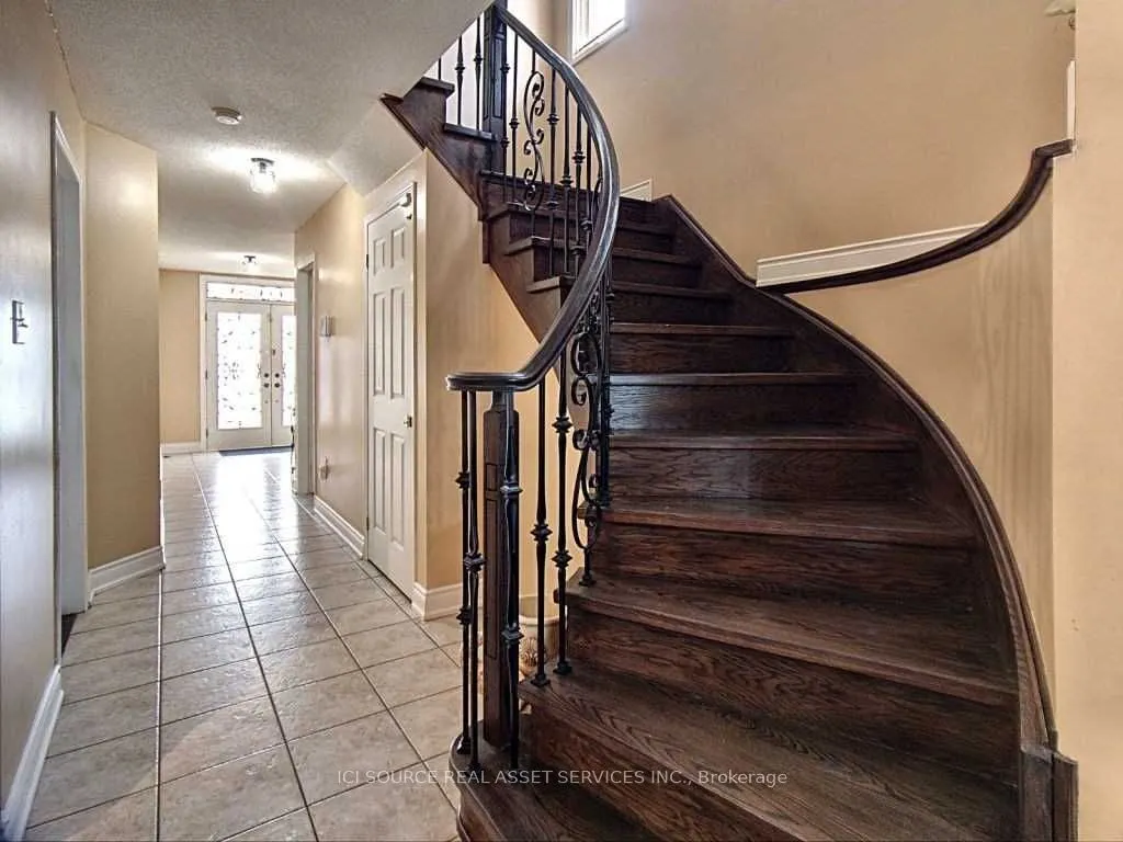 28 Mannel Crescent, #Upper