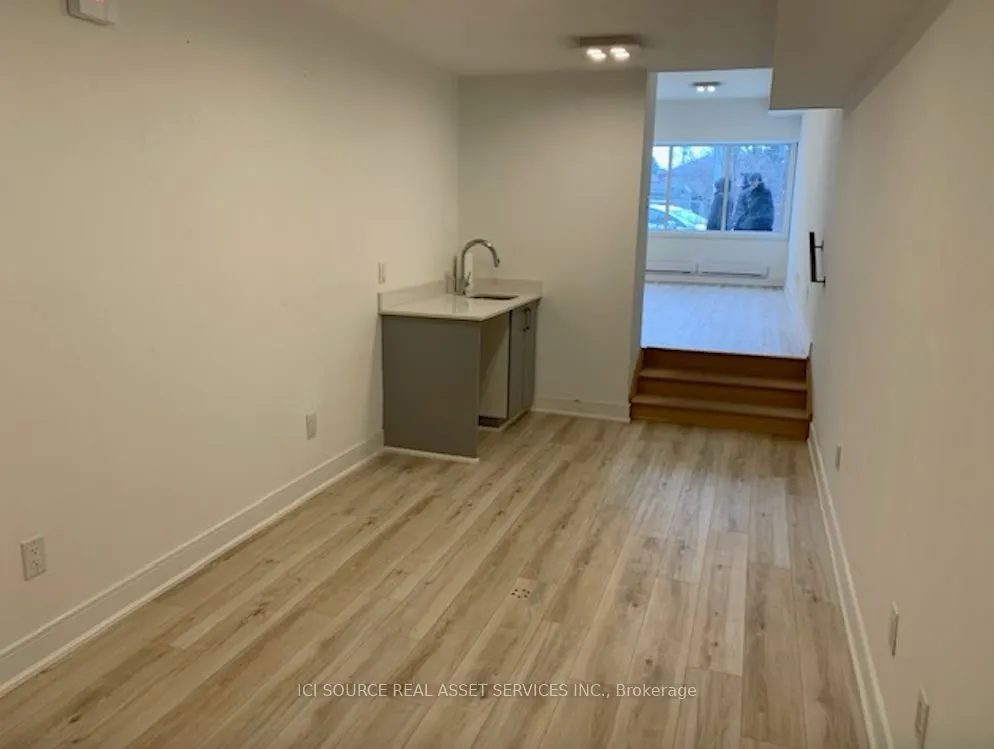 553 Lakeshore Road E