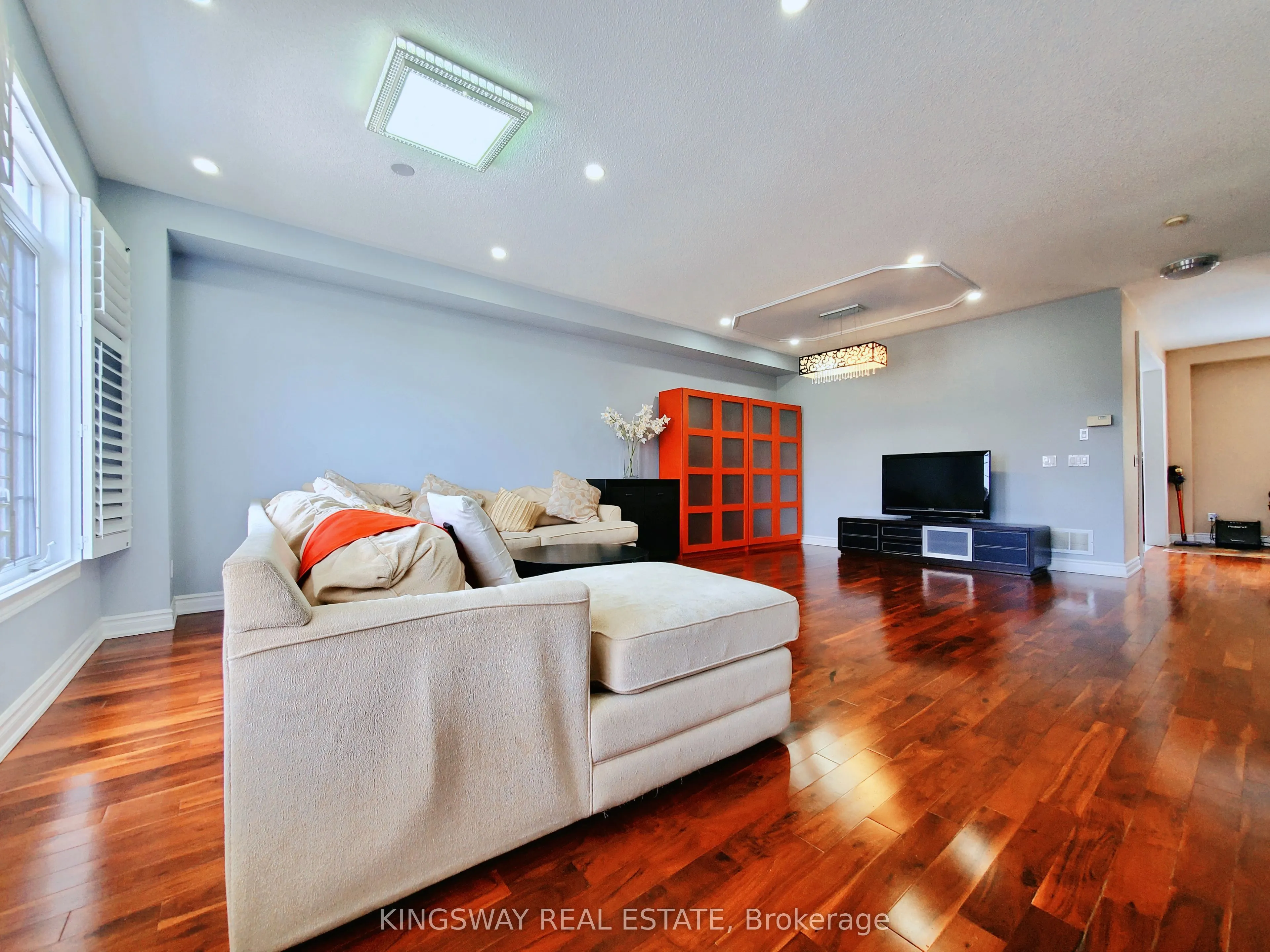 5156 Parkplace Circle