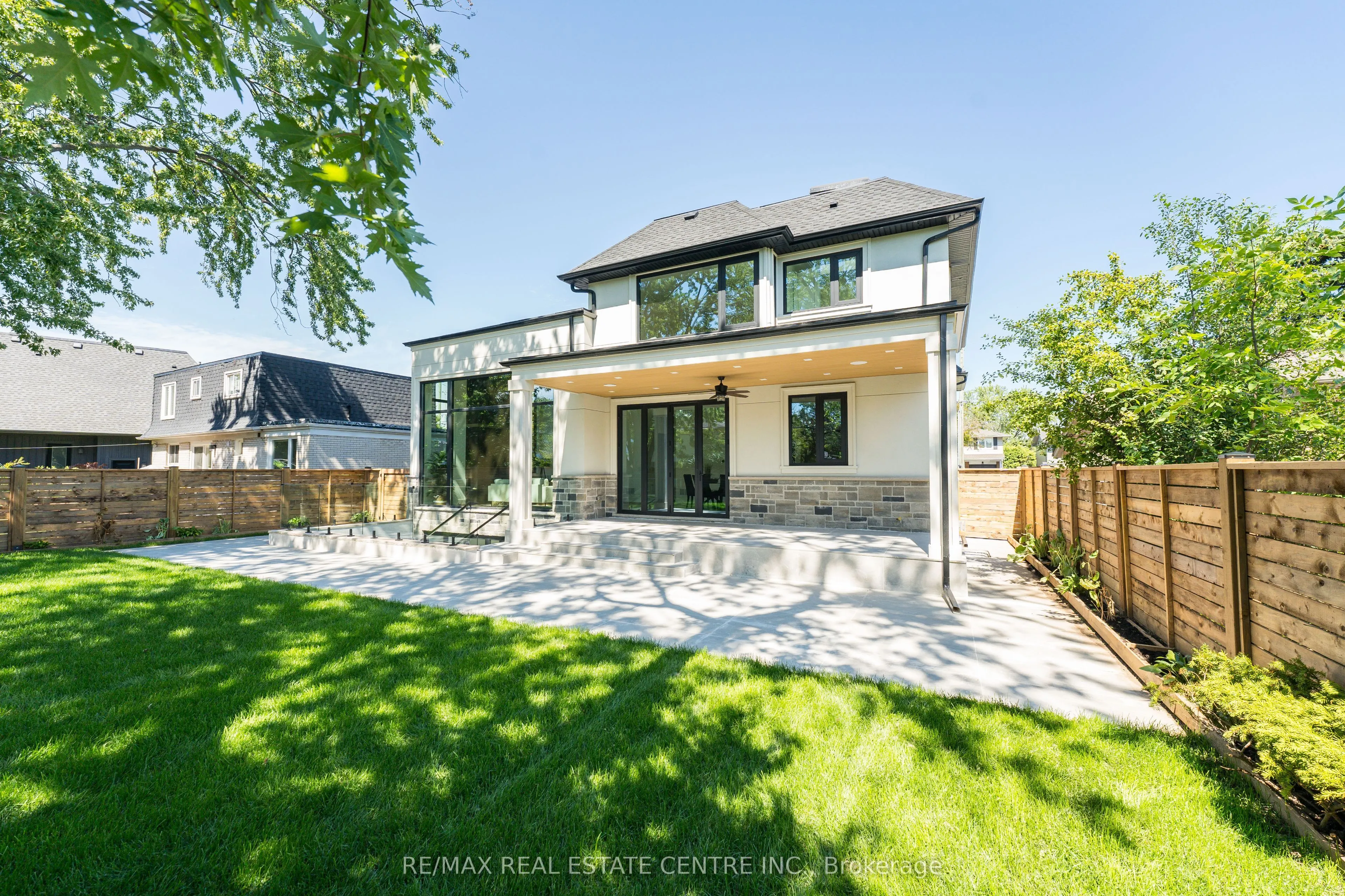 462 Southland Crescent