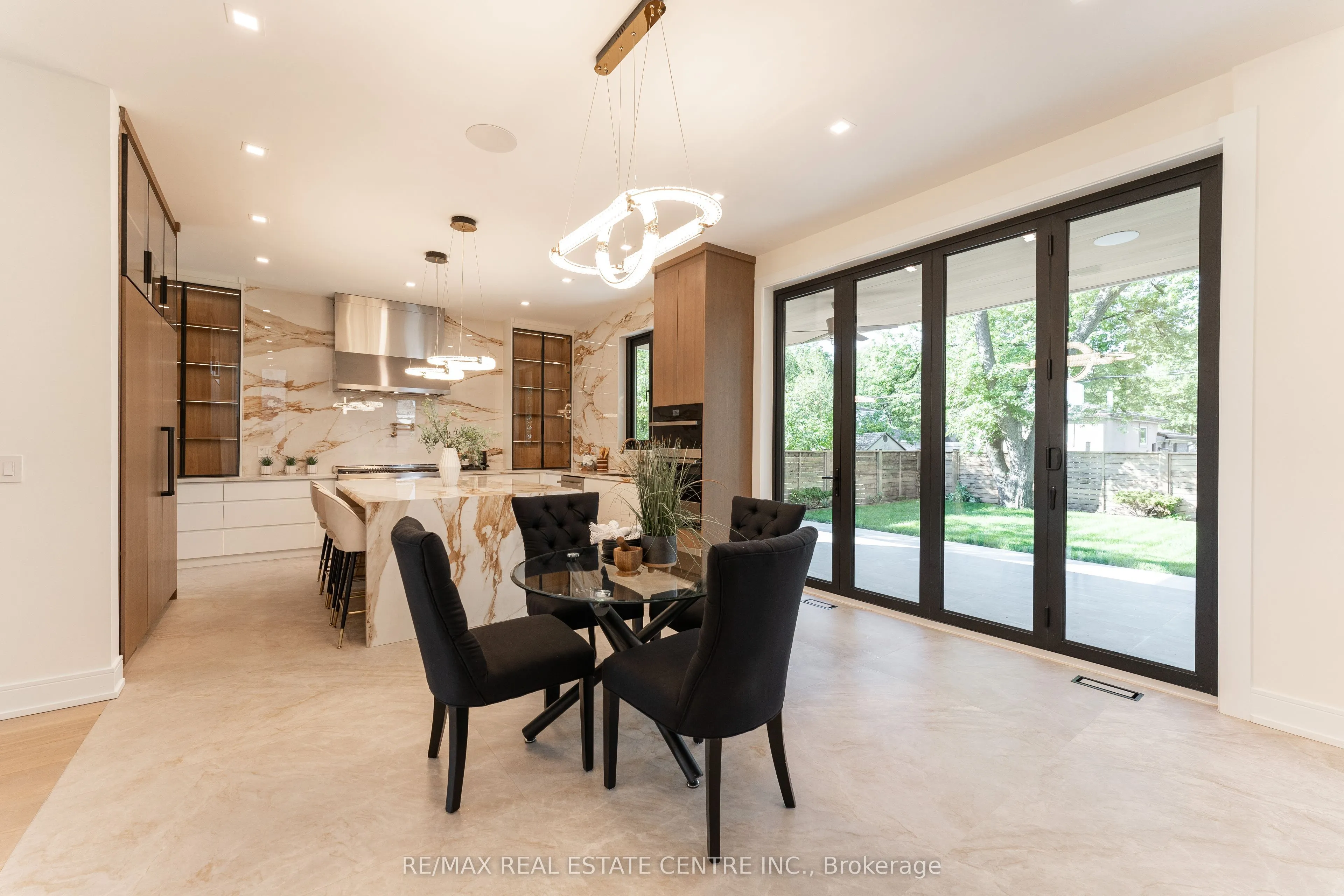 462 Southland Crescent