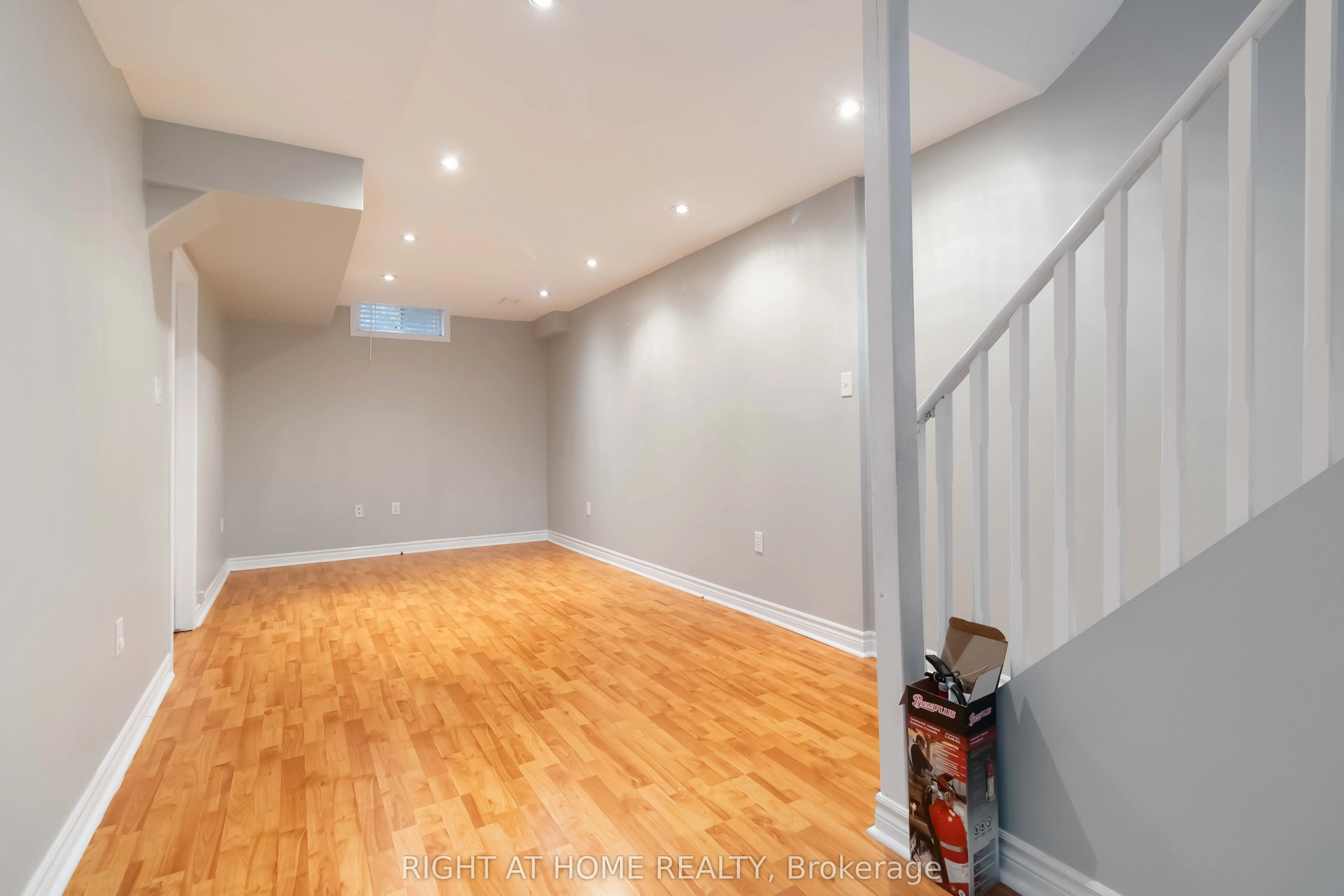 2466 Newcastle Crescent