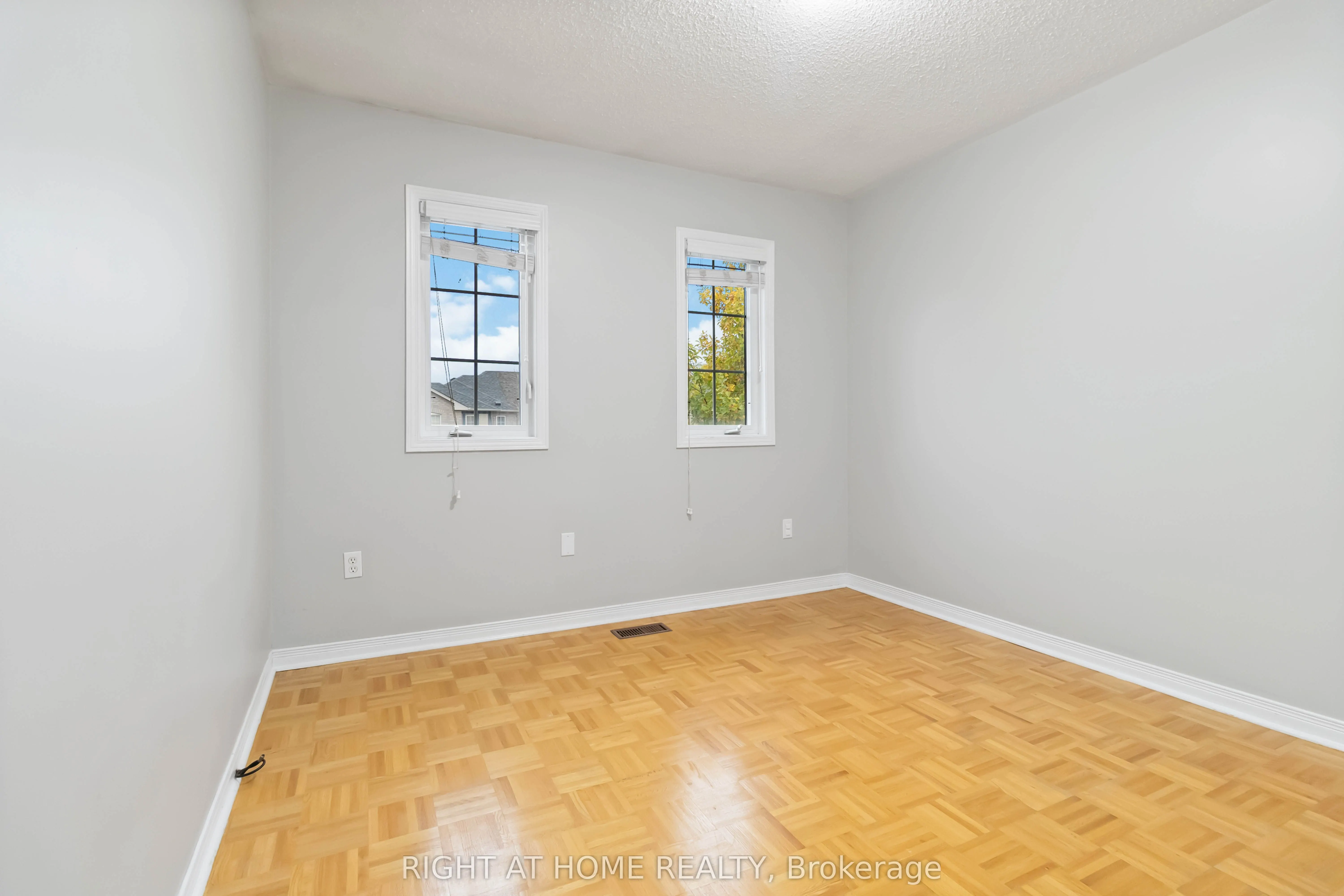 2466 Newcastle Crescent