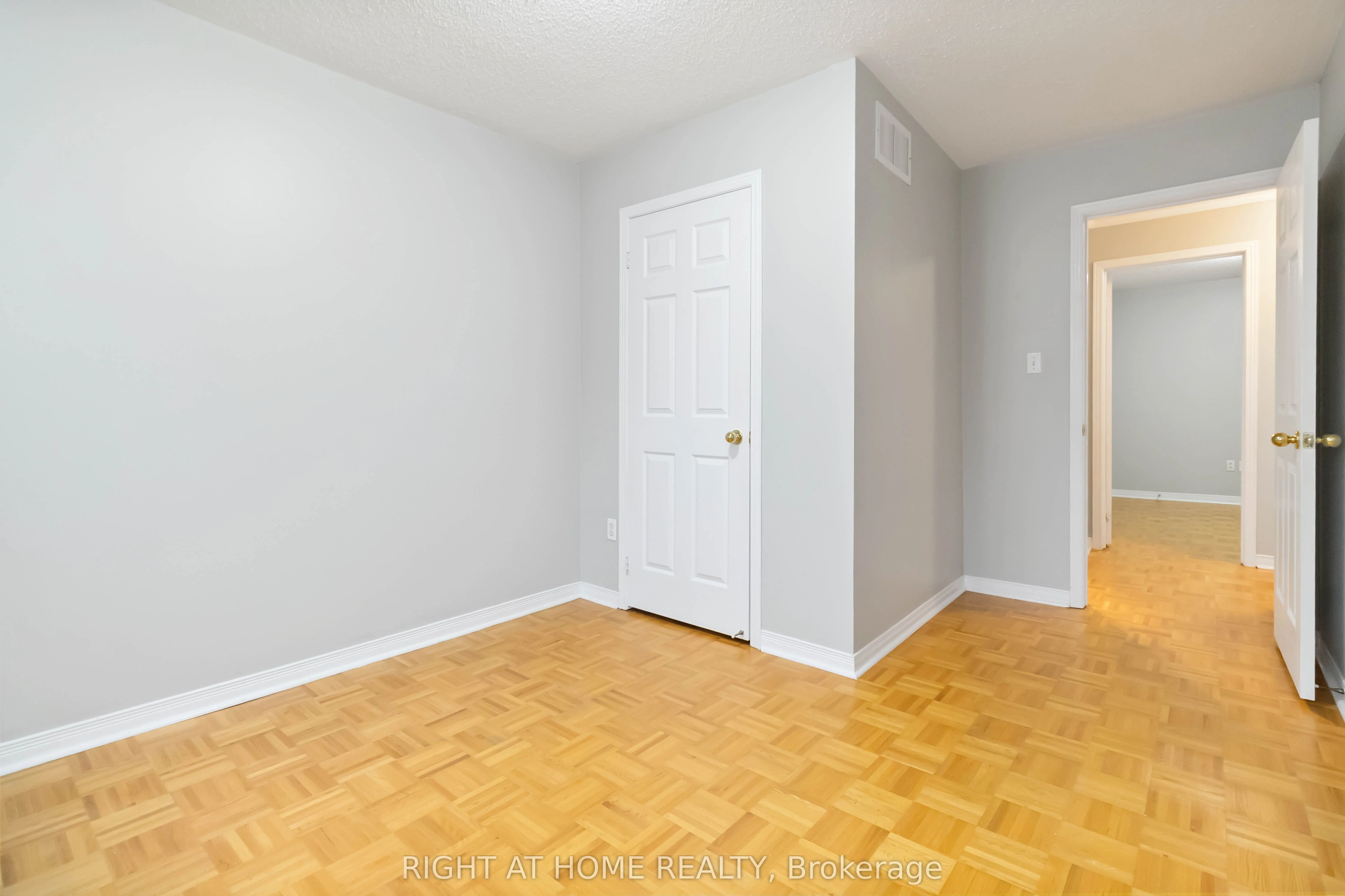 2466 Newcastle Crescent