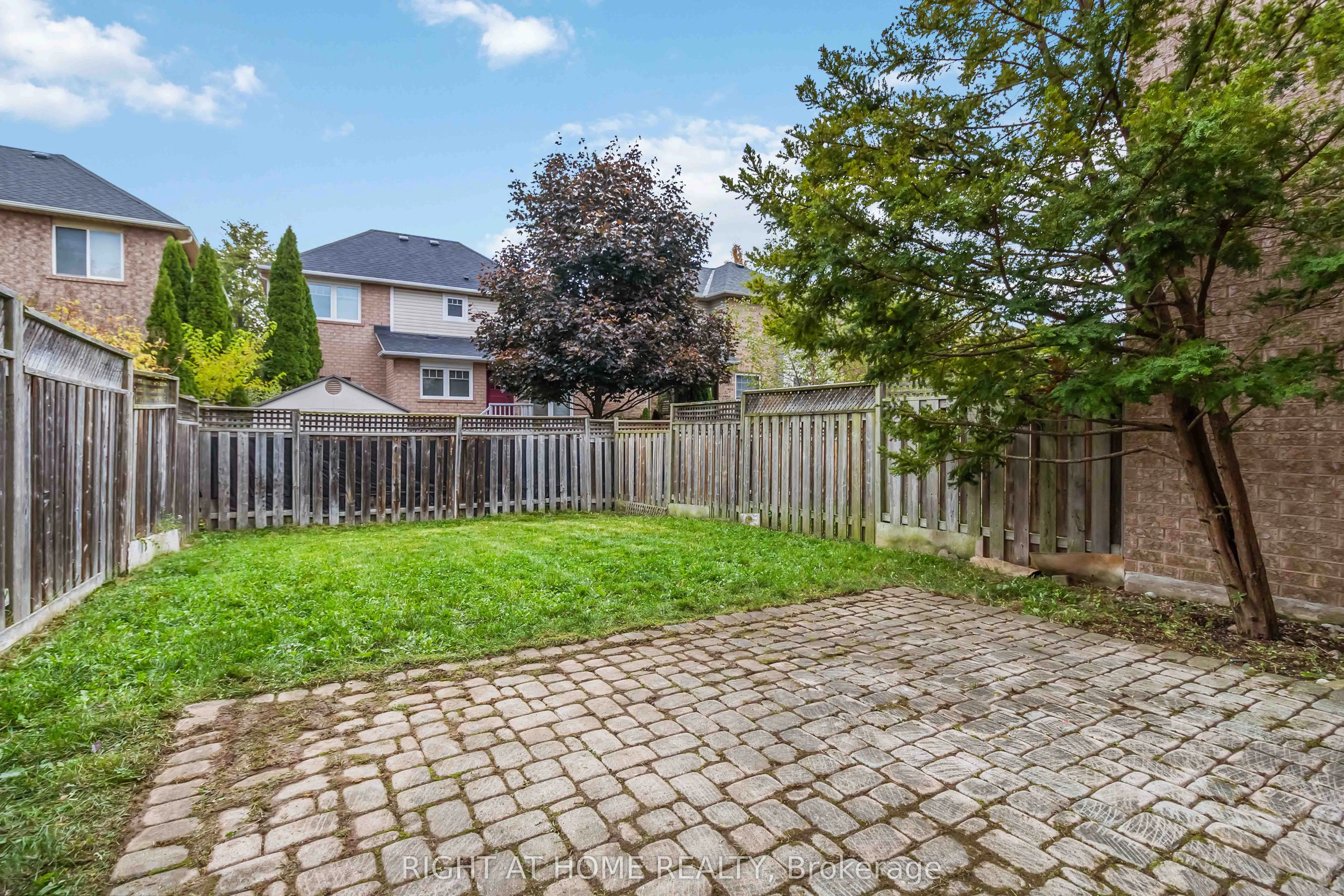 2466 Newcastle Crescent