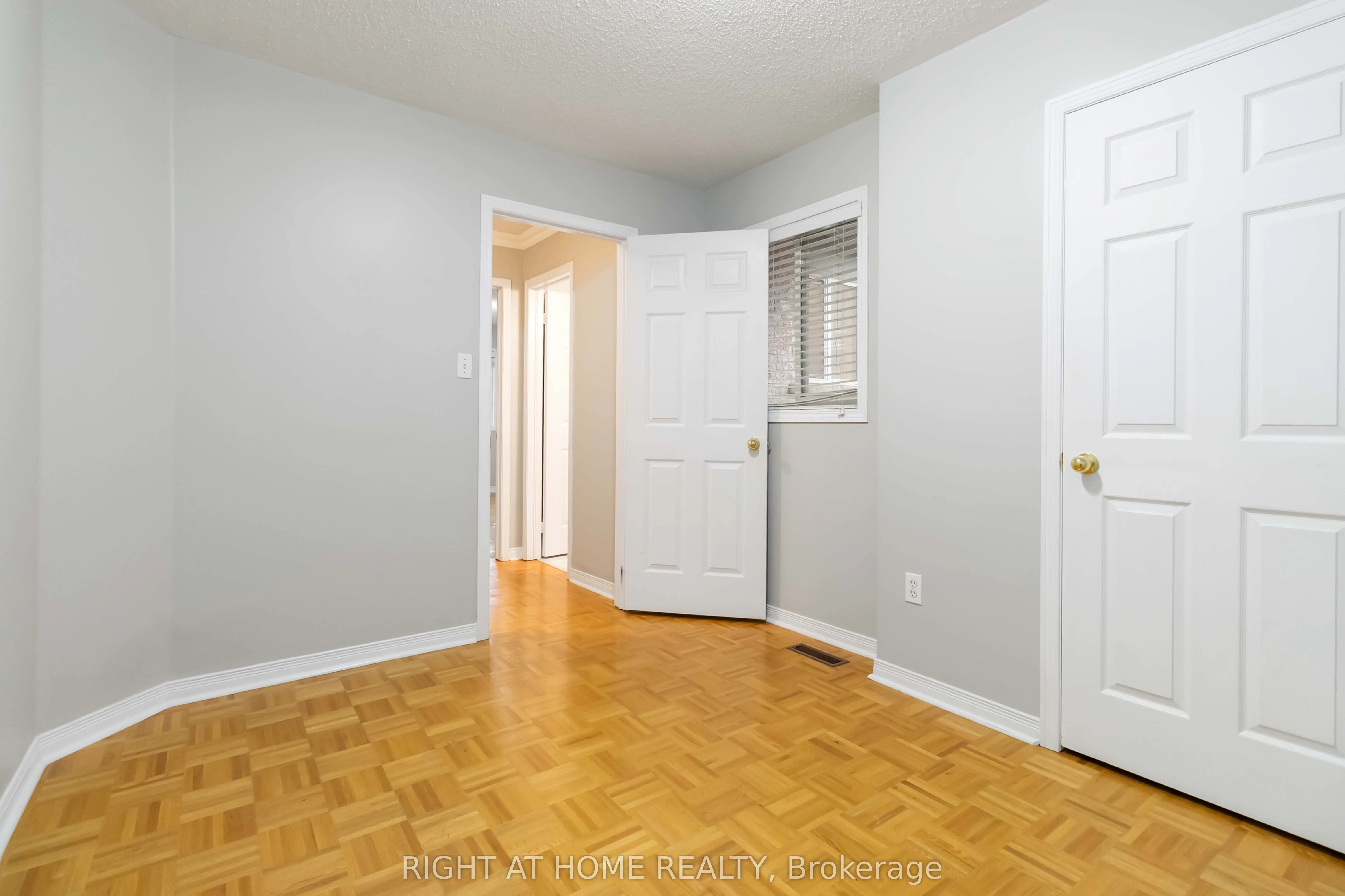 2466 Newcastle Crescent