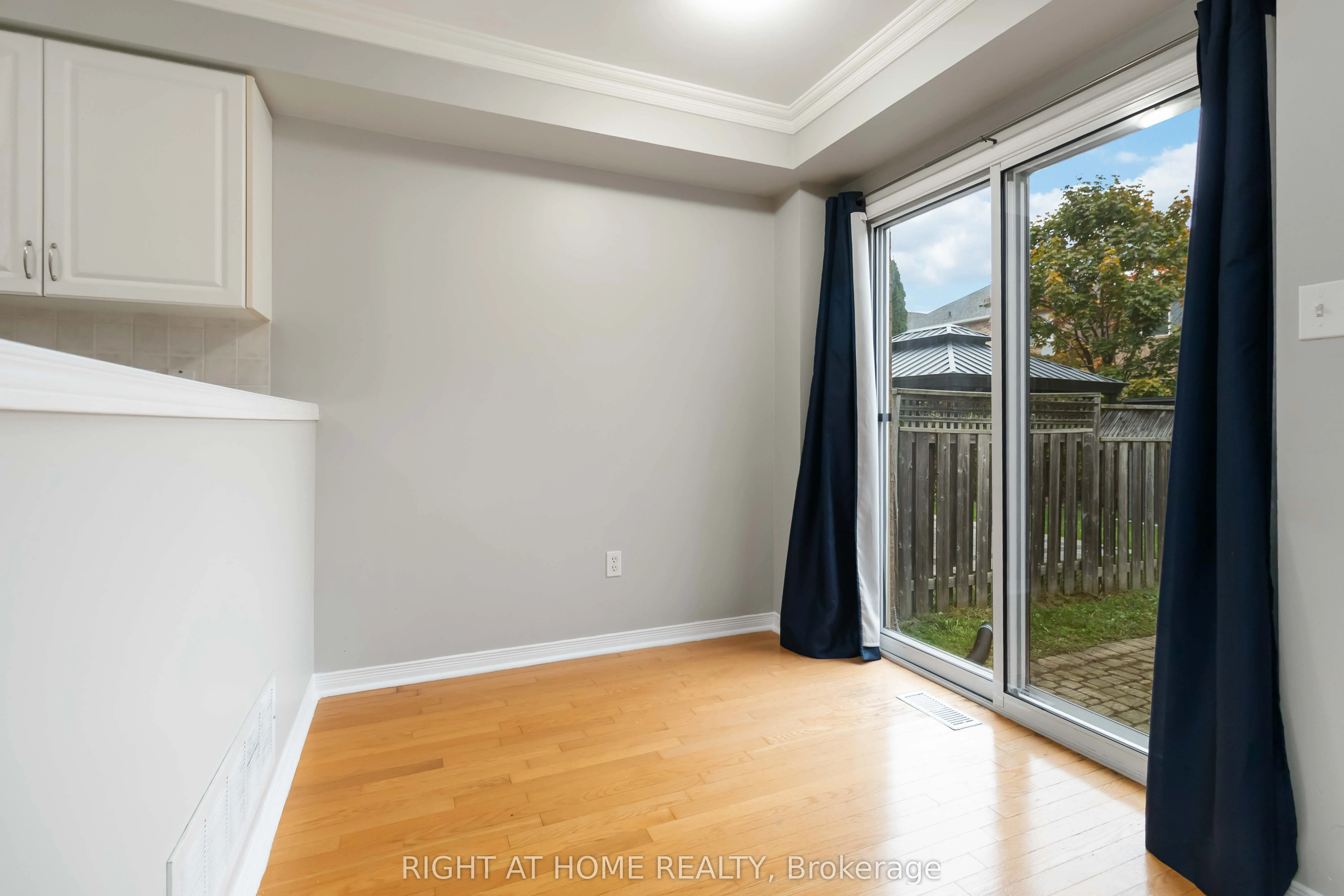 2466 Newcastle Crescent