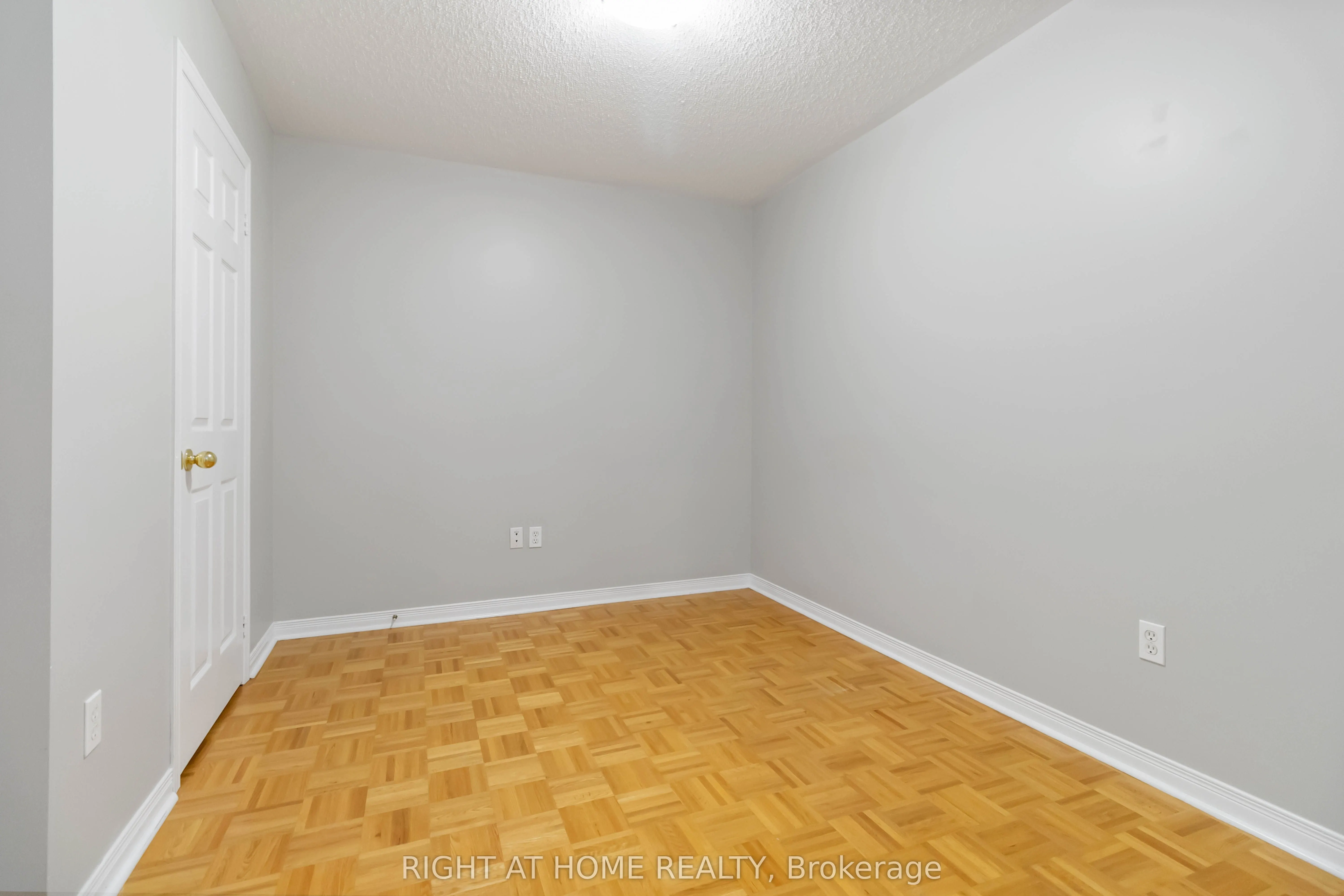 2466 Newcastle Crescent