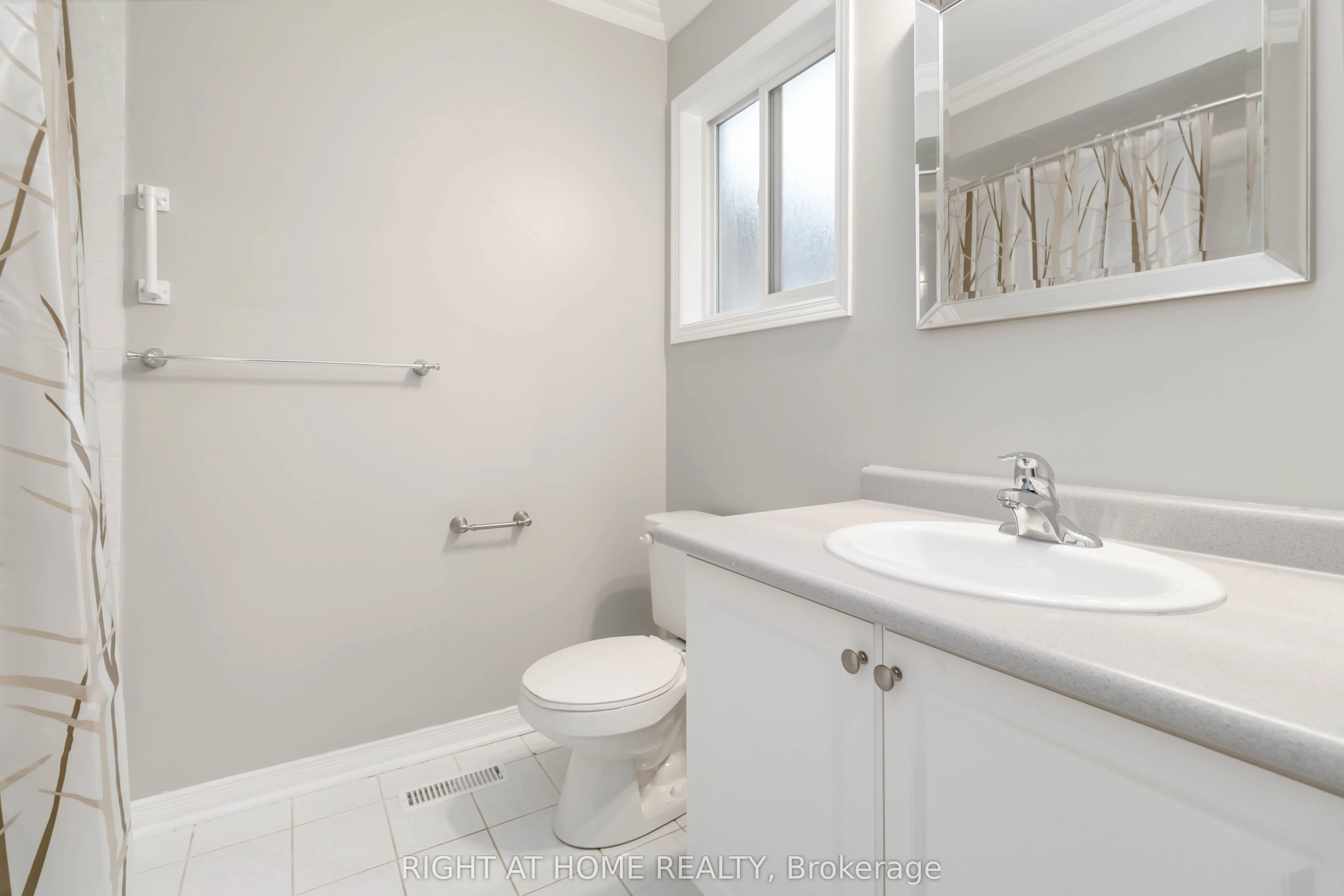 2466 Newcastle Crescent