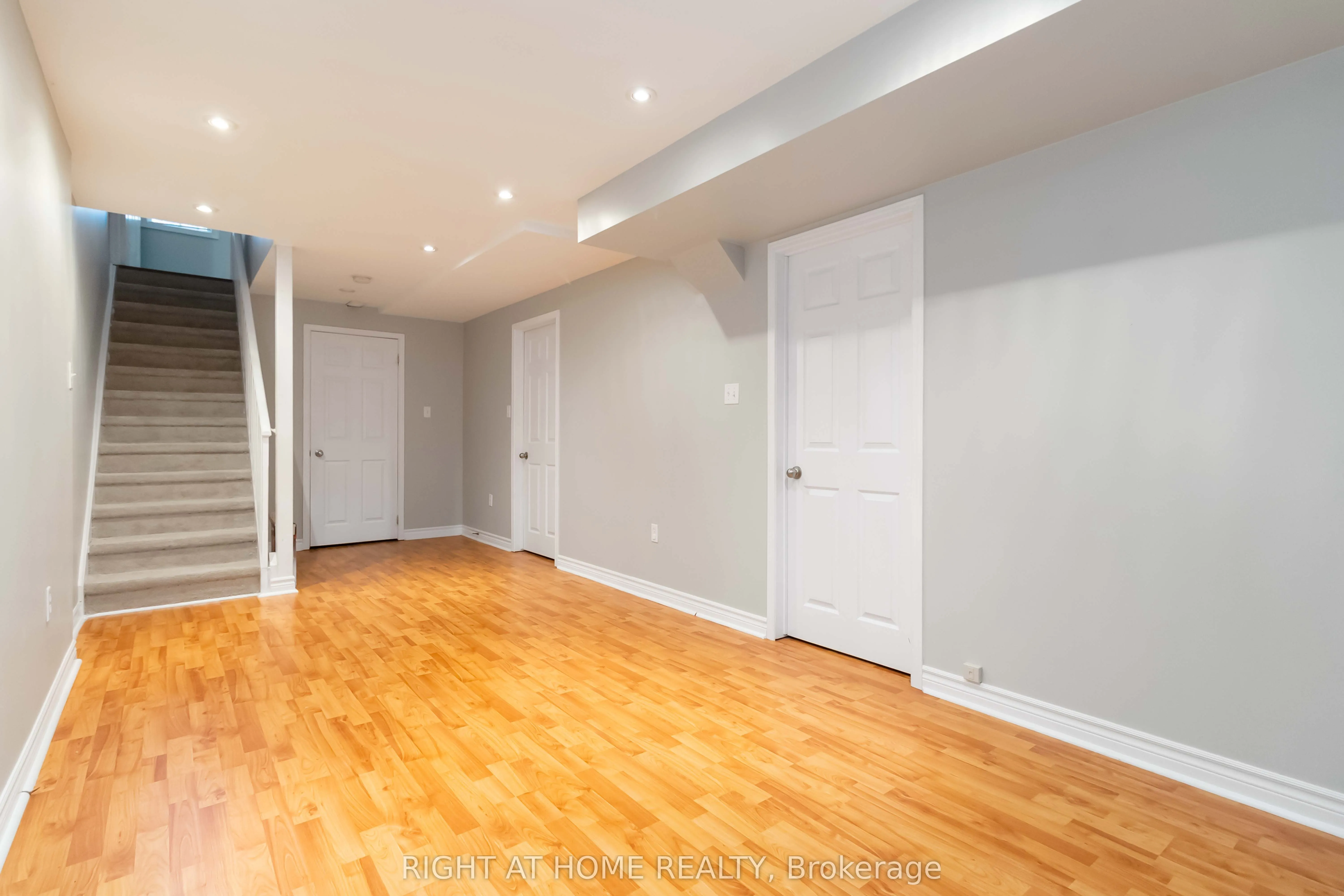 2466 Newcastle Crescent