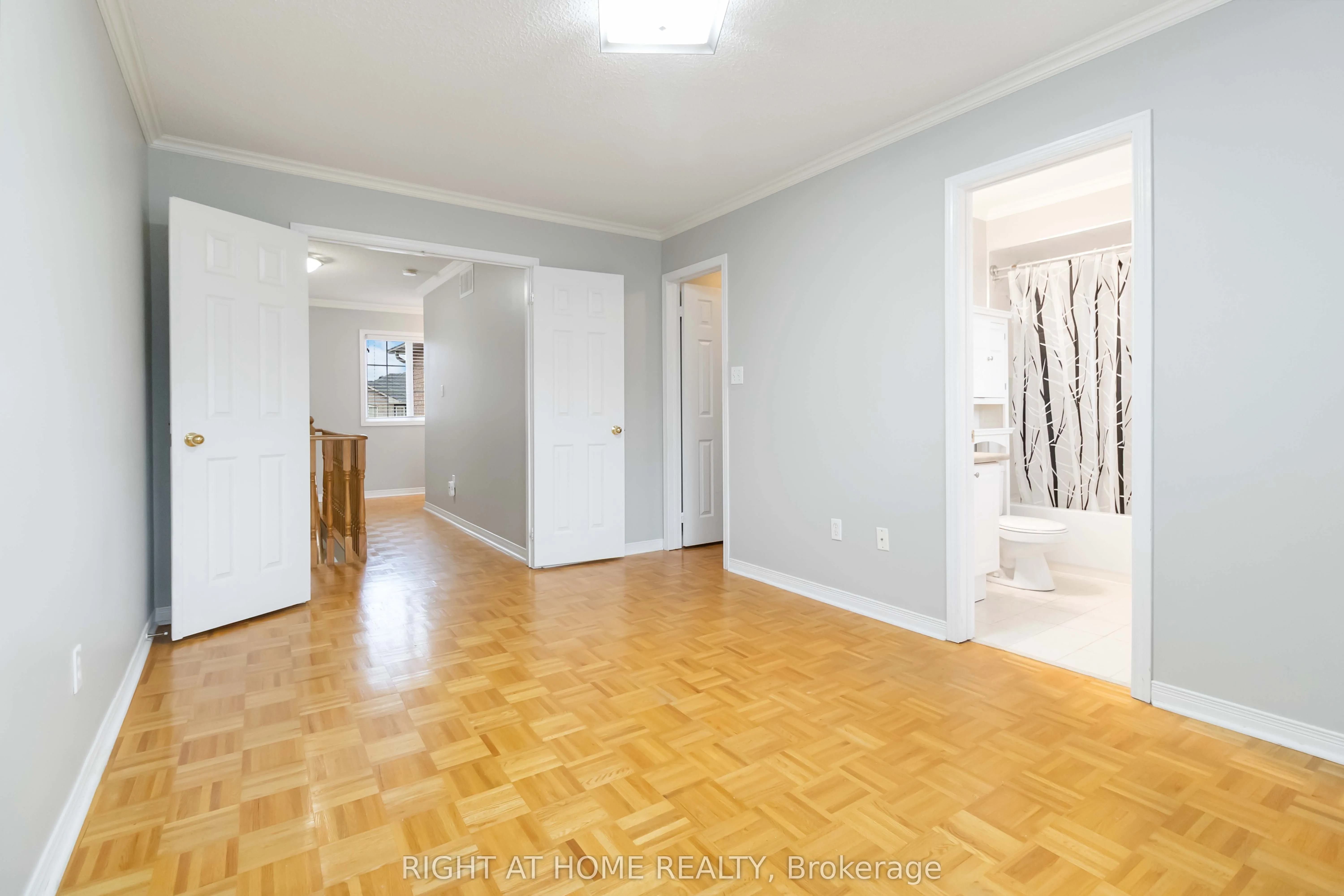 2466 Newcastle Crescent