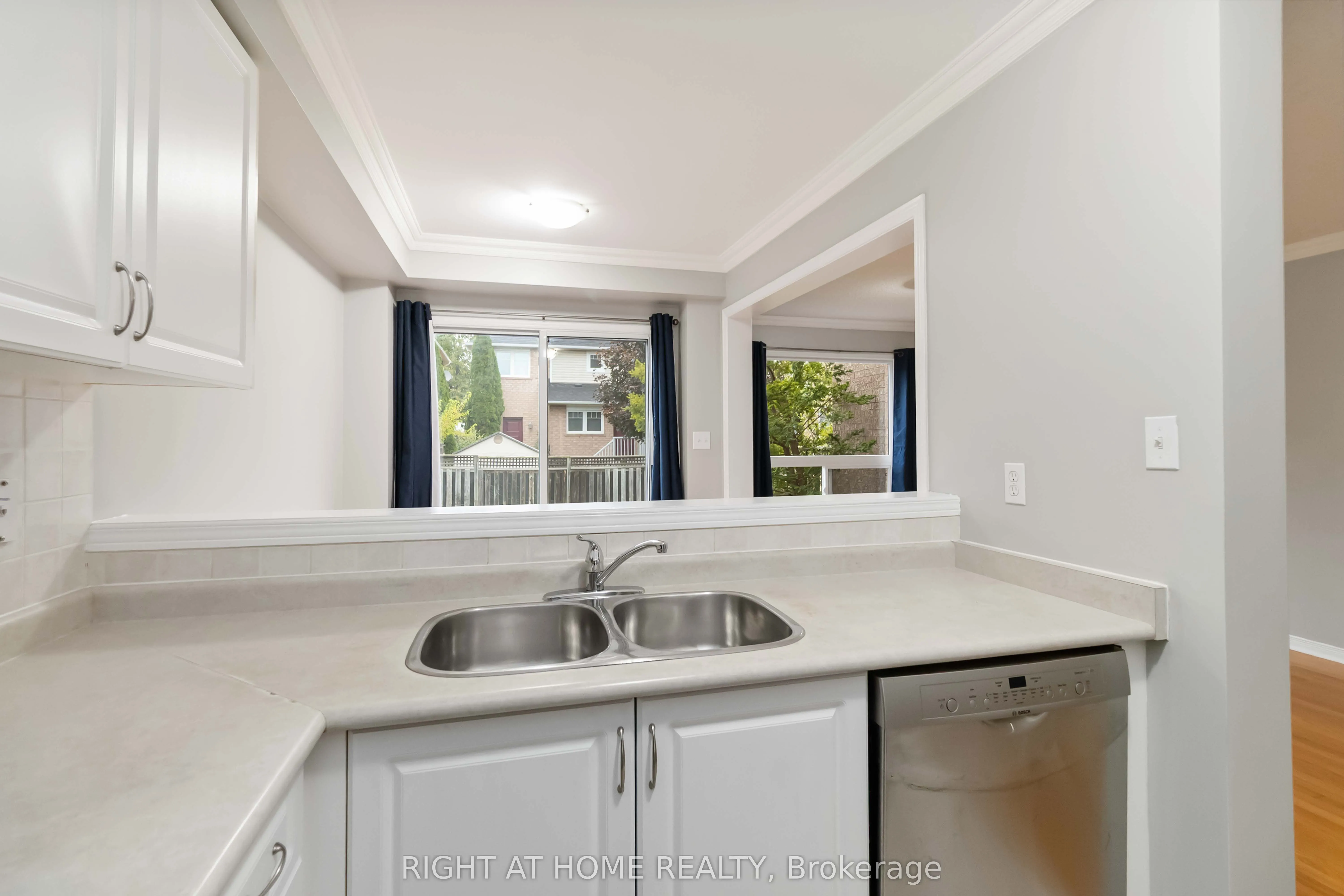 2466 Newcastle Crescent