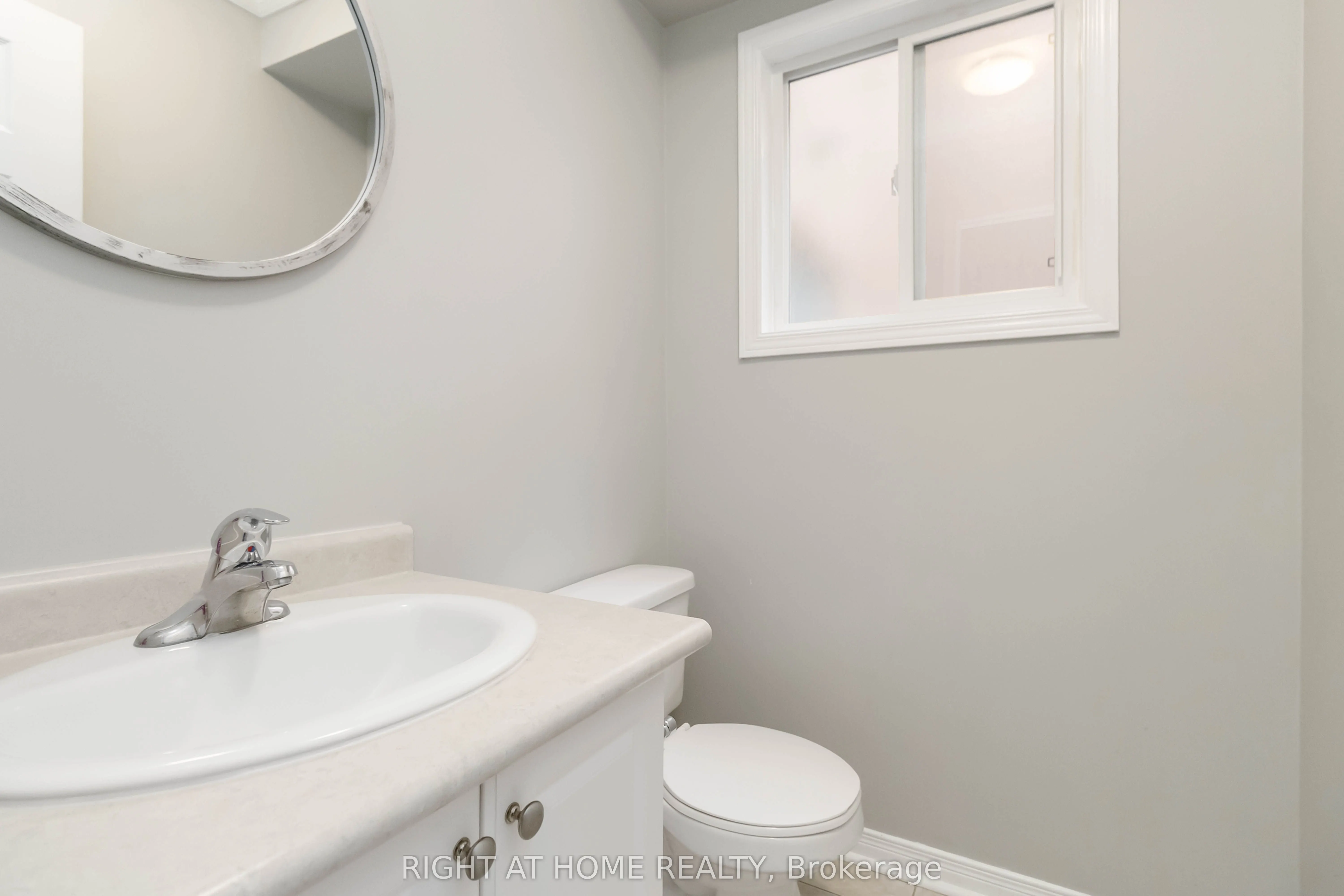 2466 Newcastle Crescent