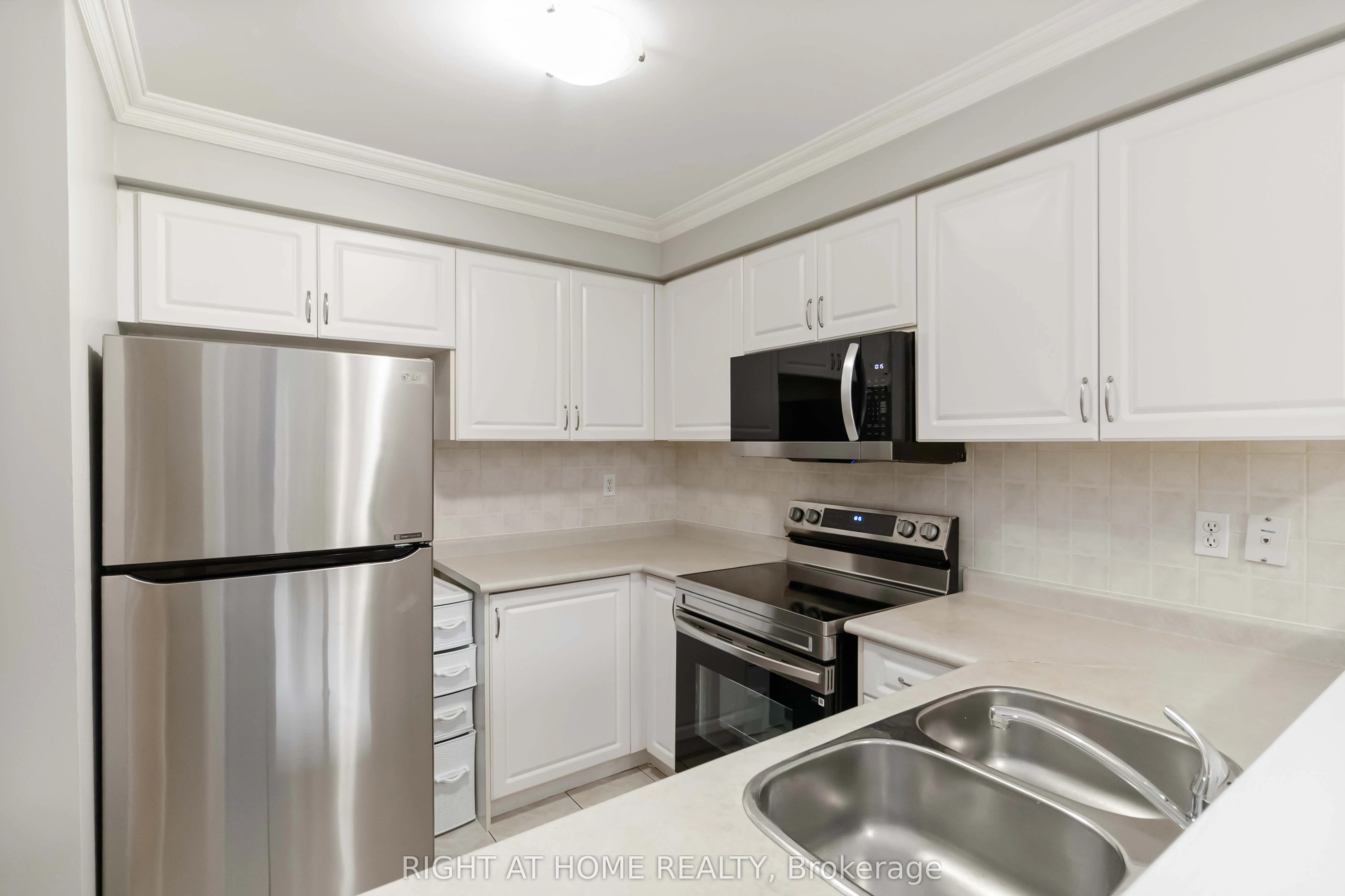 2466 Newcastle Crescent