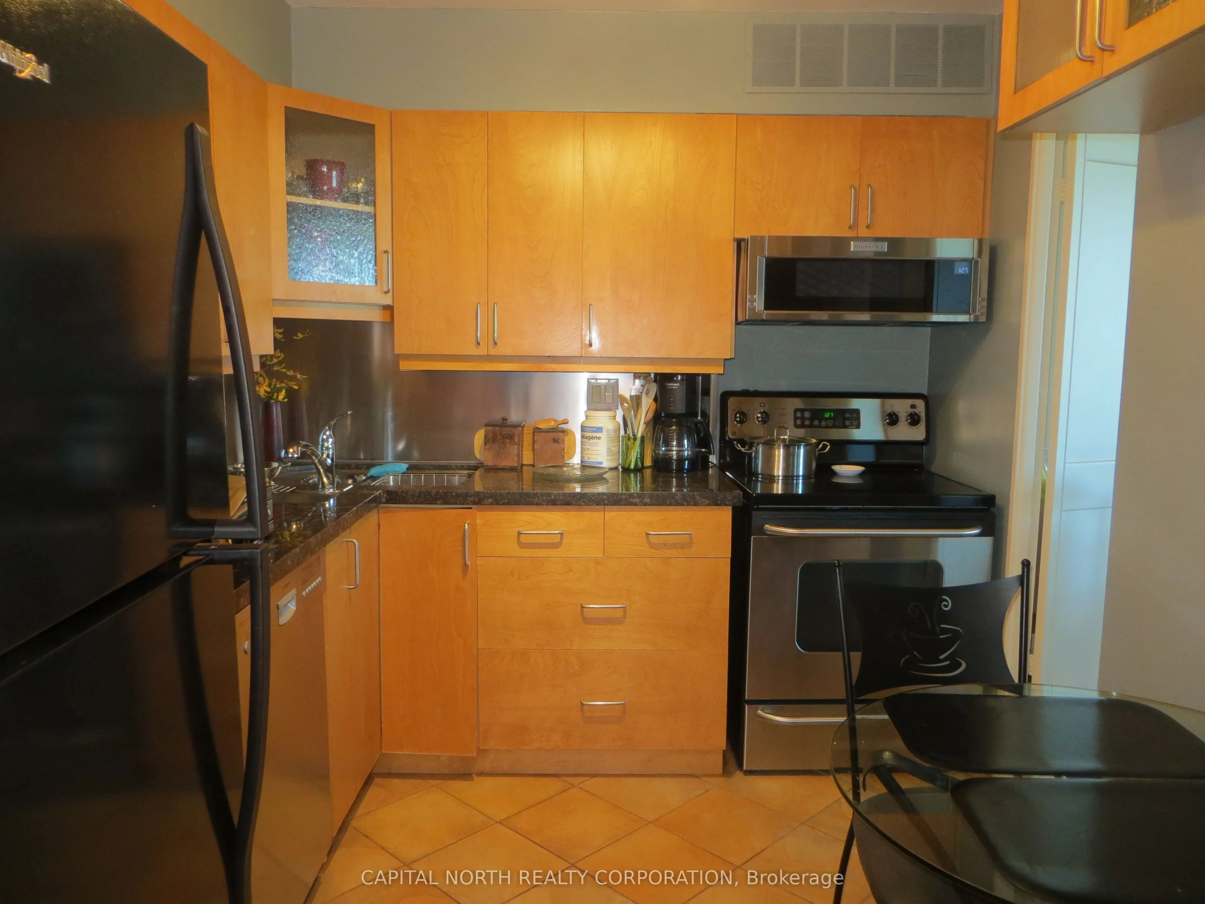 15 La Rose Avenue, #1608
