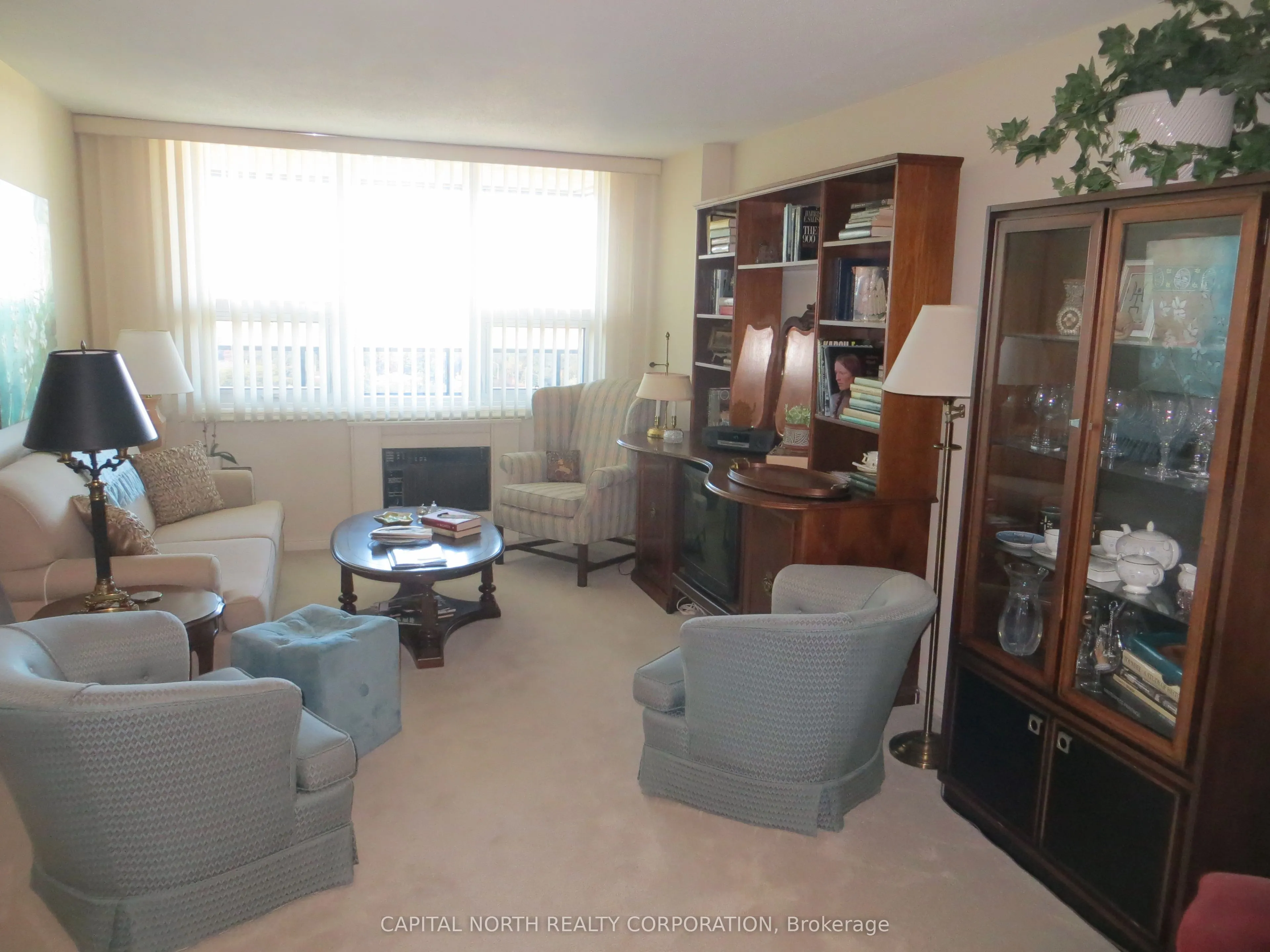 15 La Rose Avenue, #1608