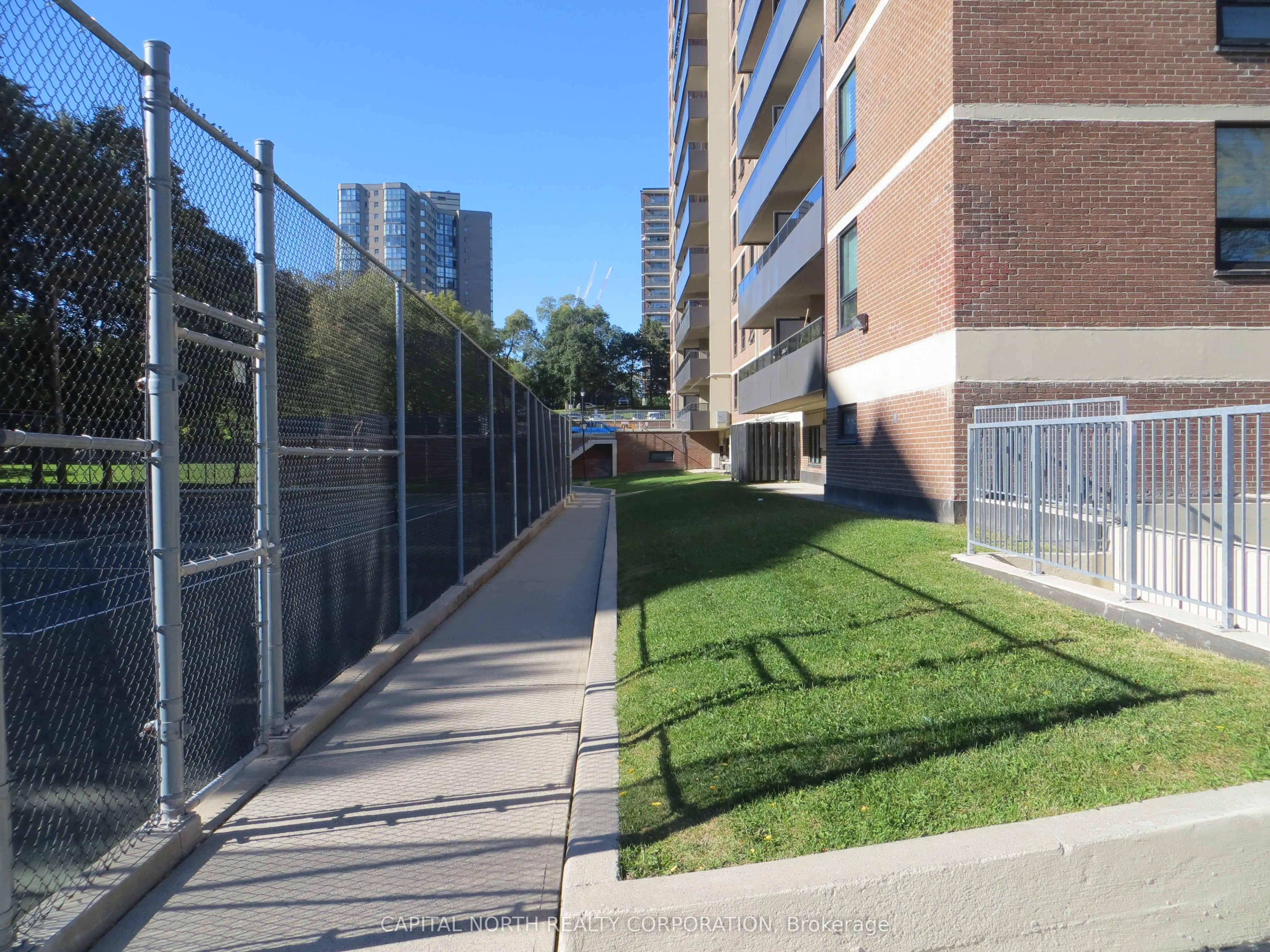 15 La Rose Avenue, #1608