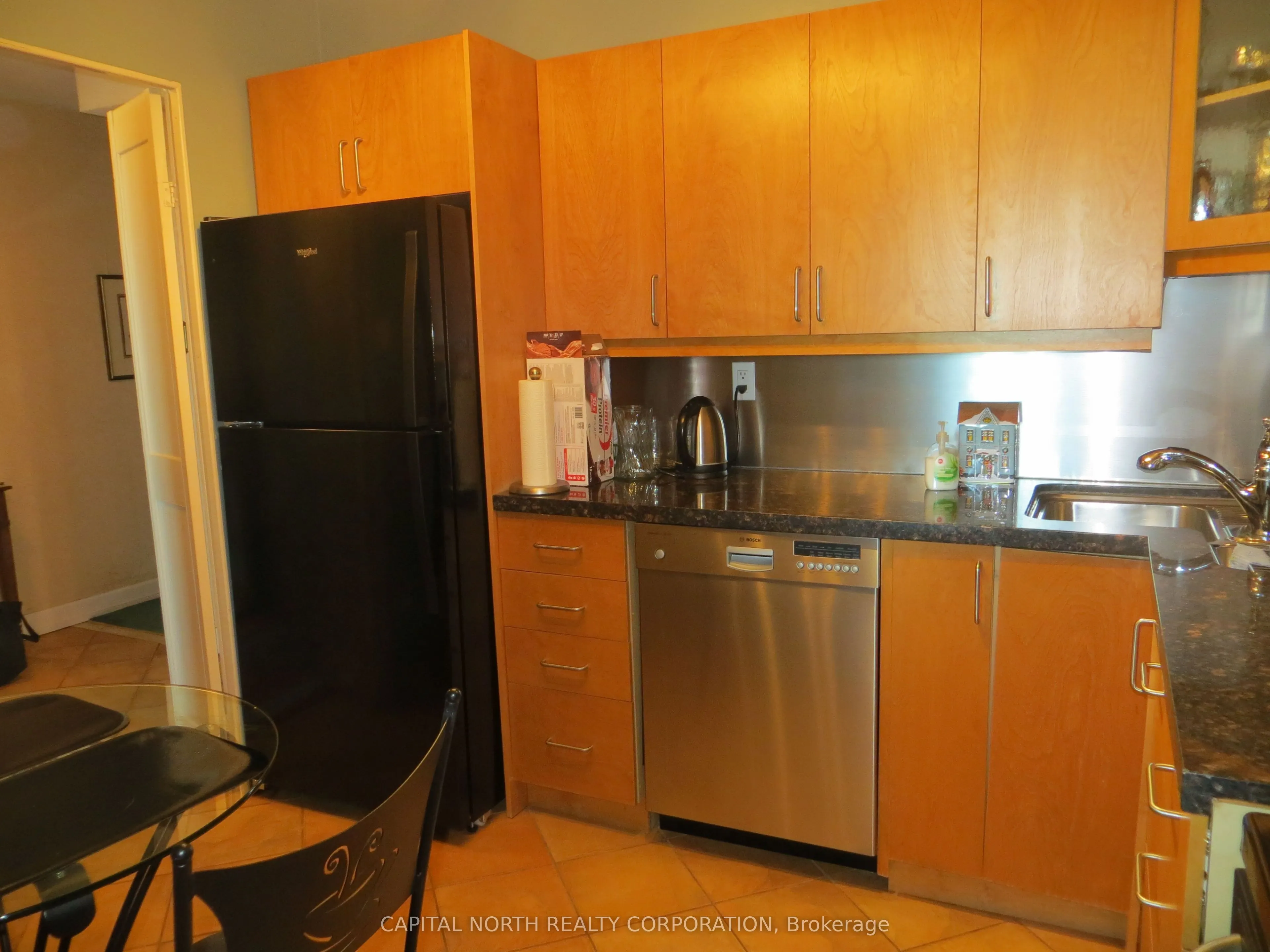 15 La Rose Avenue, #1608