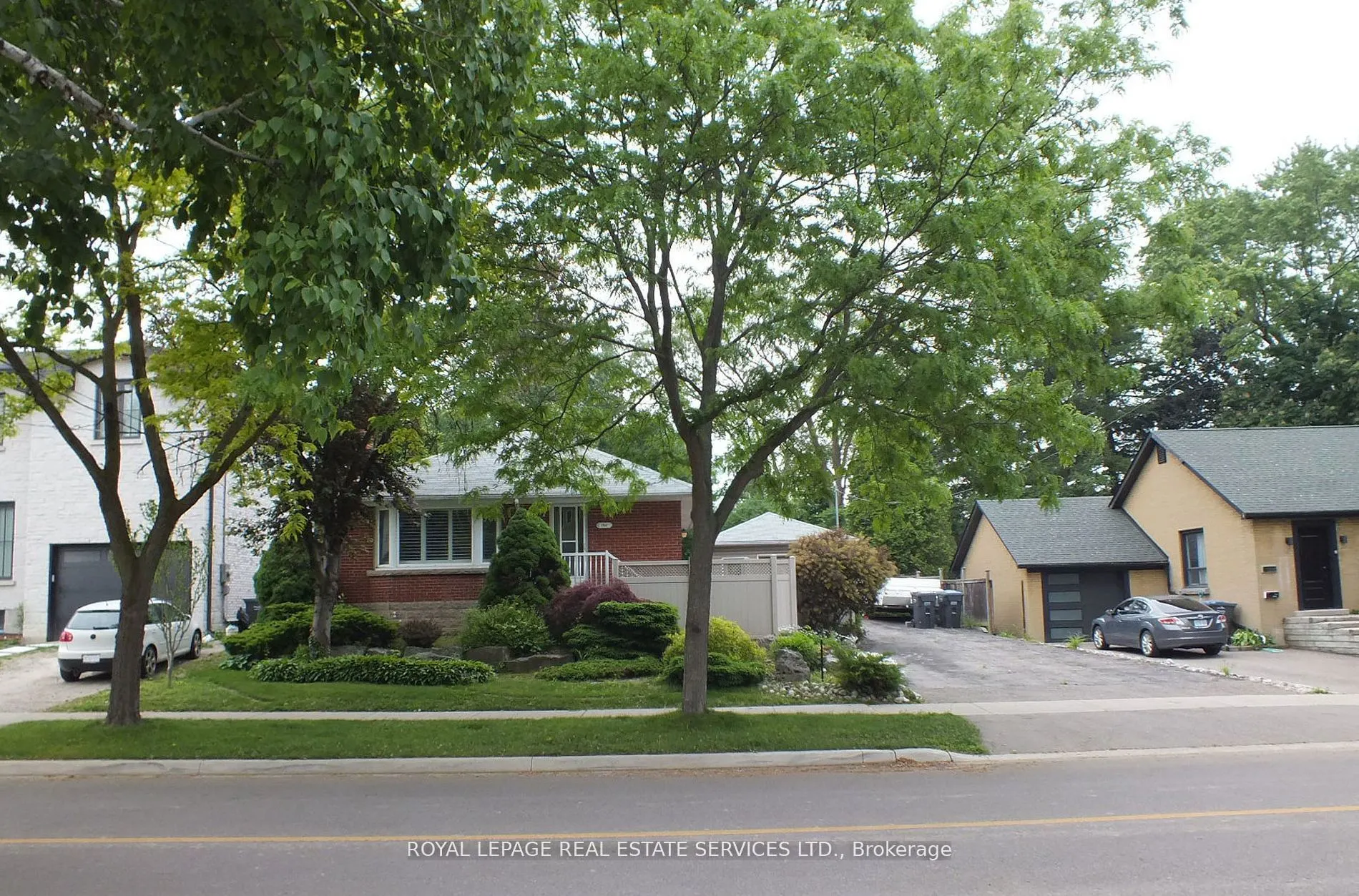 1361 Kenmuir Avenue