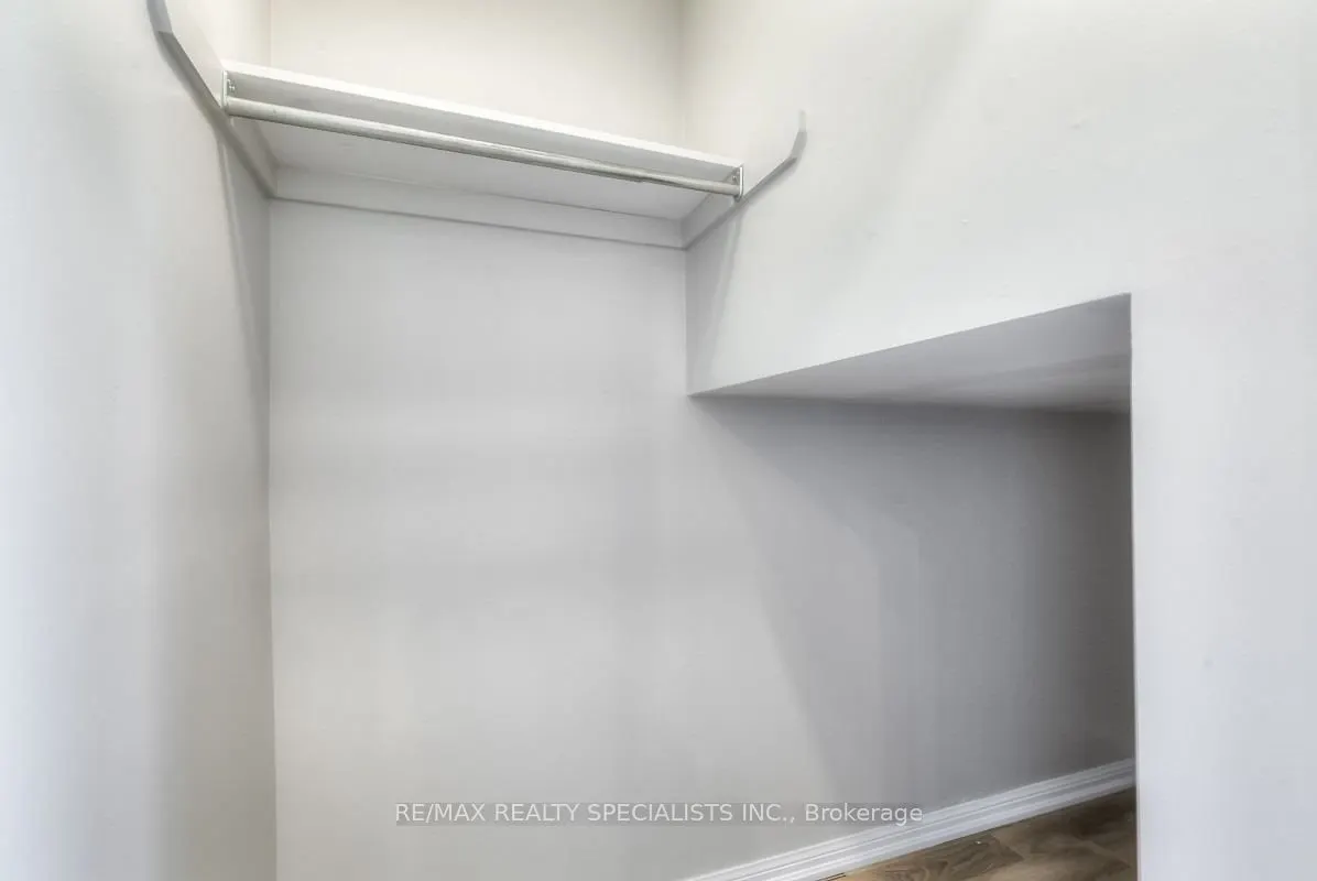 1 Beckenrose Court, #17