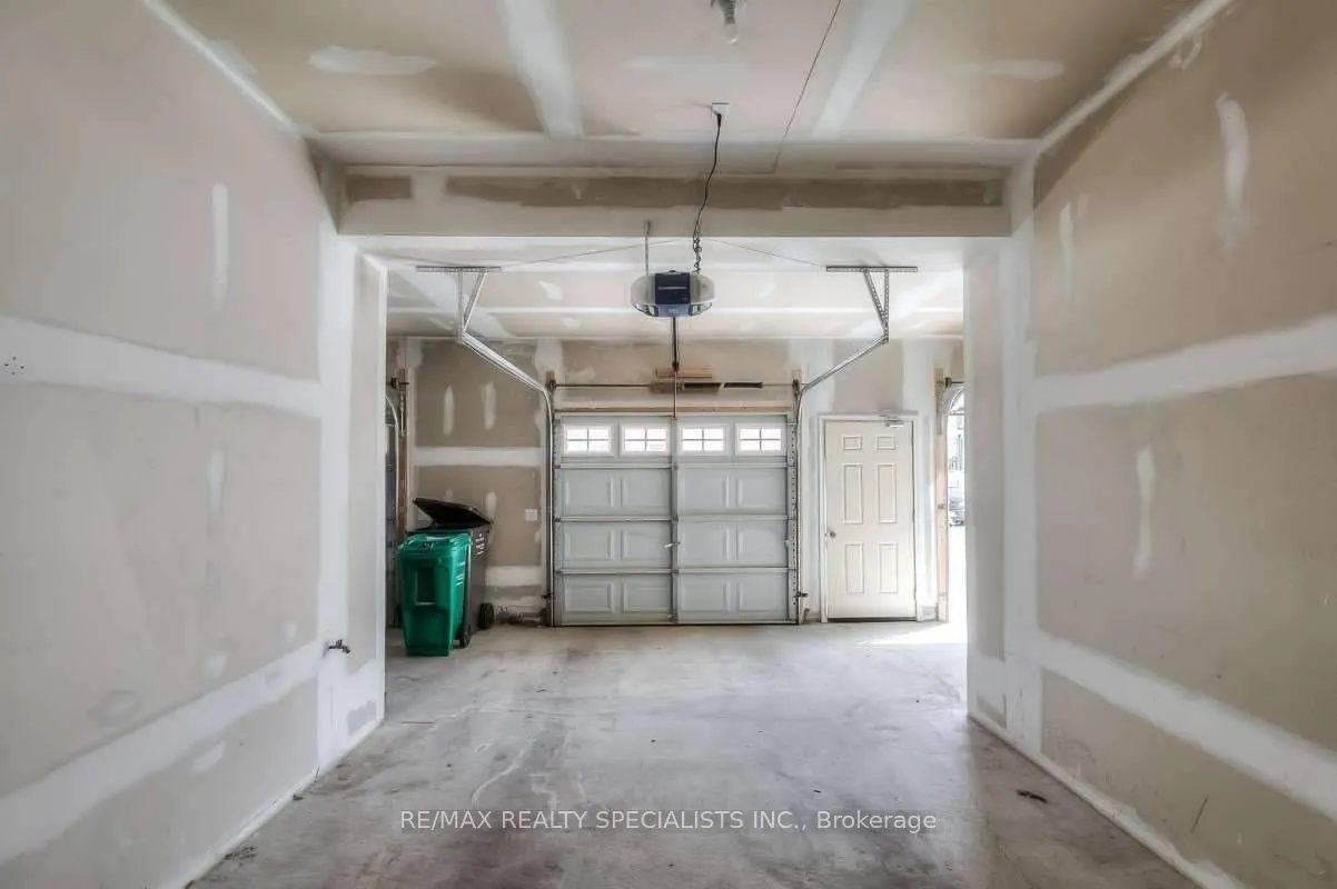1 Beckenrose Court, #17